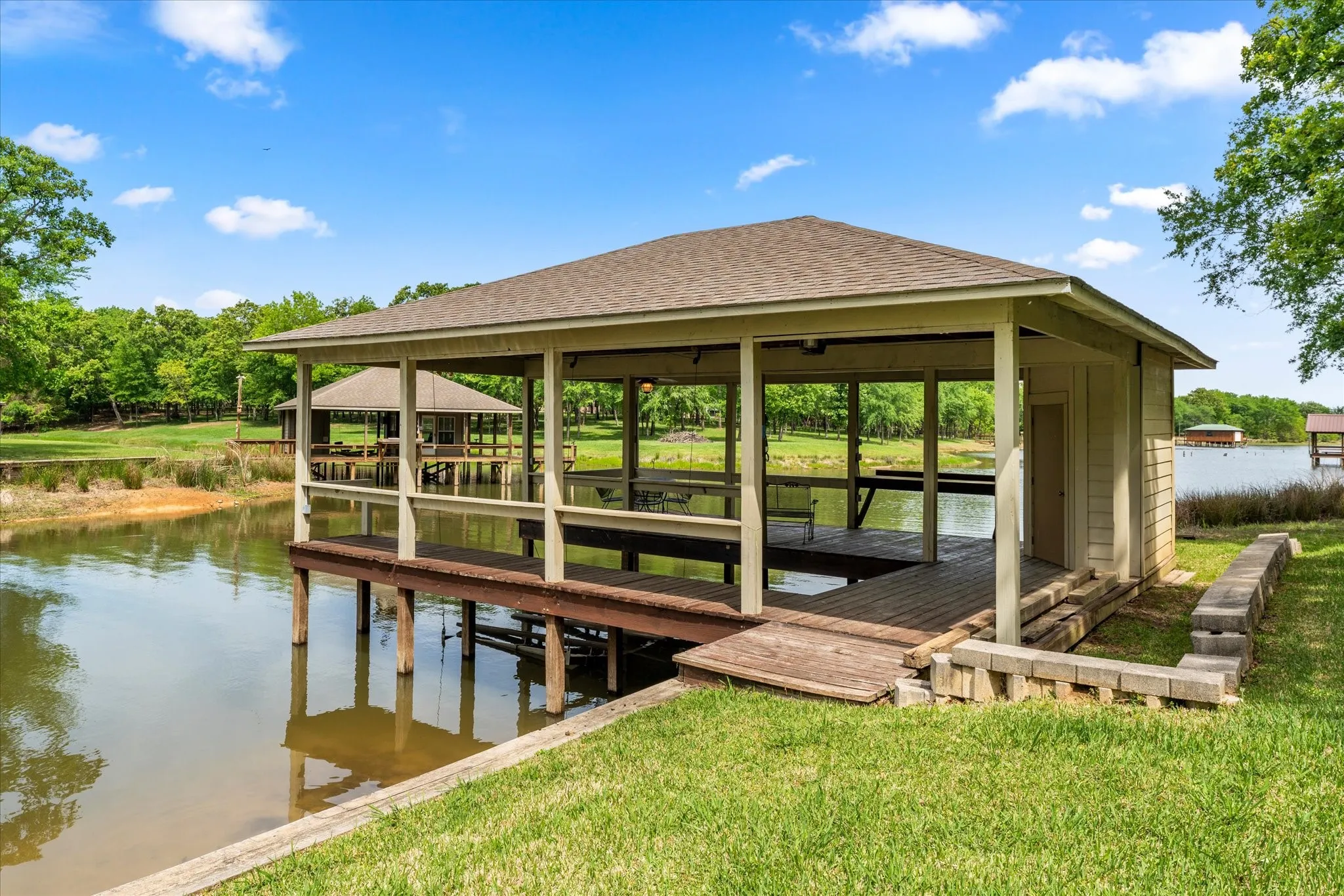 Single Family Residence For Sale in Wood County , 1215 PR 5980, Yantis, Texas 75497, 4 Bedroom, 4 Bathroom, 3 Garage spaces, 3,889 Sqft, built in 2008, Preowned, mls#21224565, Real Estate Agent in Yantis, Homes For Sale in Wood county, Homes For Sale in Yantis, Realtor in Yantis Texas, Real Estate Brokerage Independent Realty Texas, Luminita Cordes Realtor