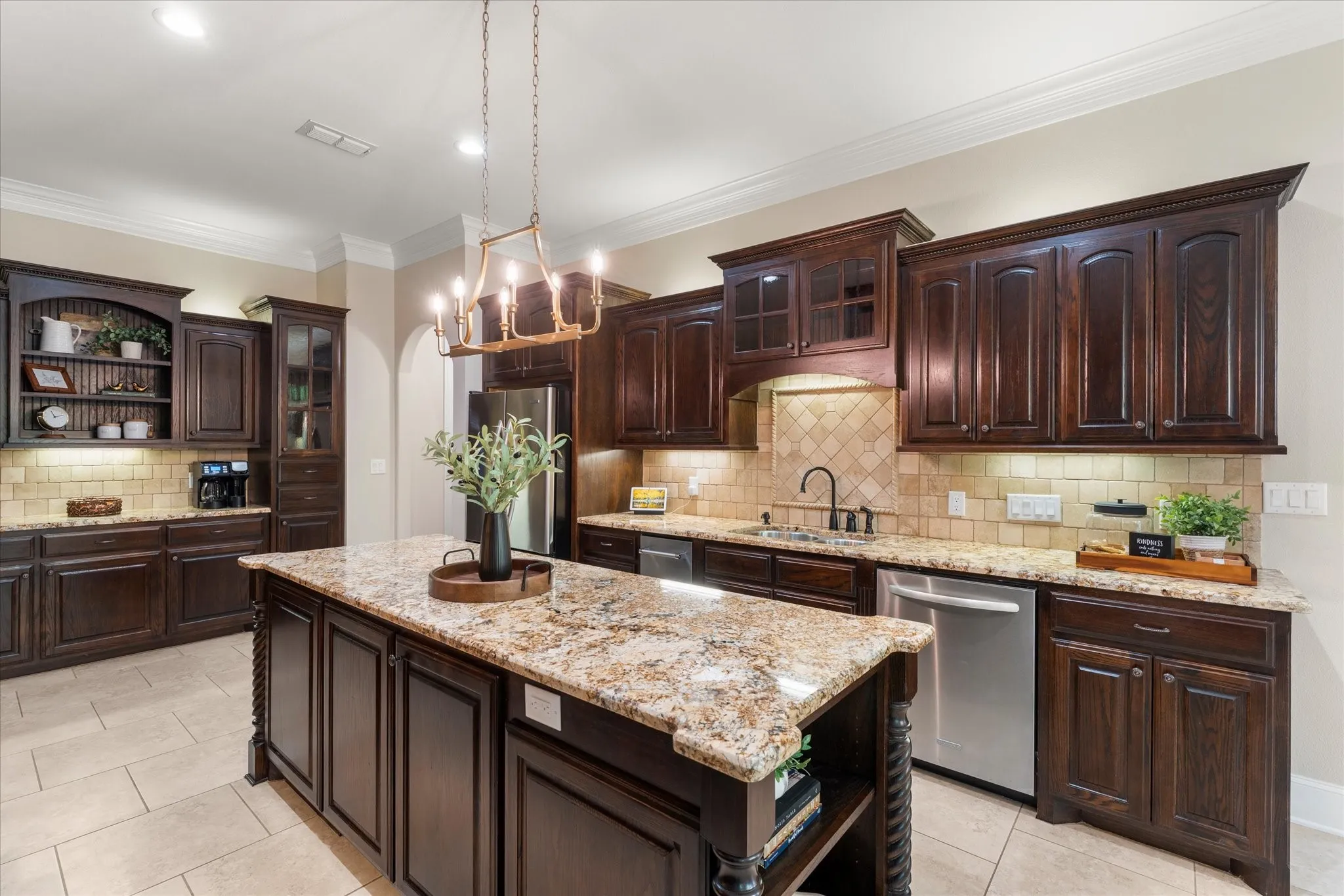 Single Family Residence For Sale in Wood County , 1215 PR 5980, Yantis, Texas 75497, 4 Bedroom, 4 Bathroom, 3 Garage spaces, 3,889 Sqft, built in 2008, Preowned, mls#21224565, Real Estate Agent in Yantis, Homes For Sale in Wood county, Homes For Sale in Yantis, Realtor in Yantis Texas, Real Estate Brokerage Independent Realty Texas, Luminita Cordes Realtor