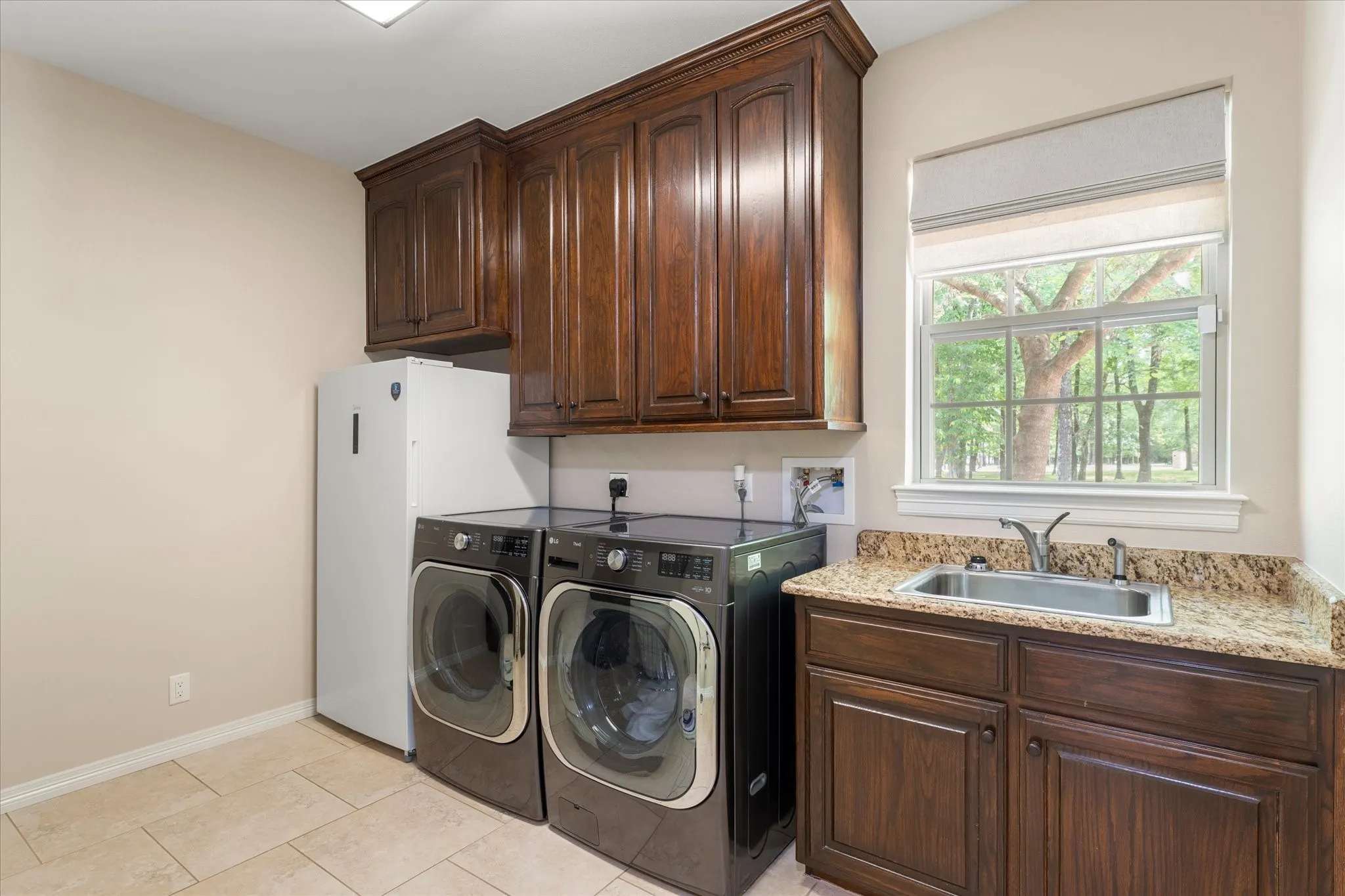 Single Family Residence For Sale in Wood County , 1215 PR 5980, Yantis, Texas 75497, 4 Bedroom, 4 Bathroom, 3 Garage spaces, 3,889 Sqft, built in 2008, Preowned, mls#21224565, Real Estate Agent in Yantis, Homes For Sale in Wood county, Homes For Sale in Yantis, Realtor in Yantis Texas, Real Estate Brokerage Independent Realty Texas, Luminita Cordes Realtor
