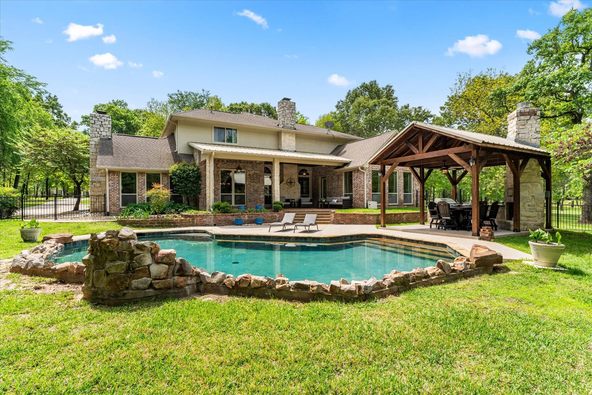 Single Family Residence For Sale in Wood County , 1215 PR 5980, Yantis, Texas 75497, 4 Bedroom, 4 Bathroom, 3 Garage spaces, 3,889 Sqft, built in 2008, Preowned, mls#21224565, Real Estate Agent in Yantis, Homes For Sale in Wood county, Homes For Sale in Yantis, Realtor in Yantis Texas, Real Estate Brokerage Independent Realty Texas, Luminita Cordes Realtor