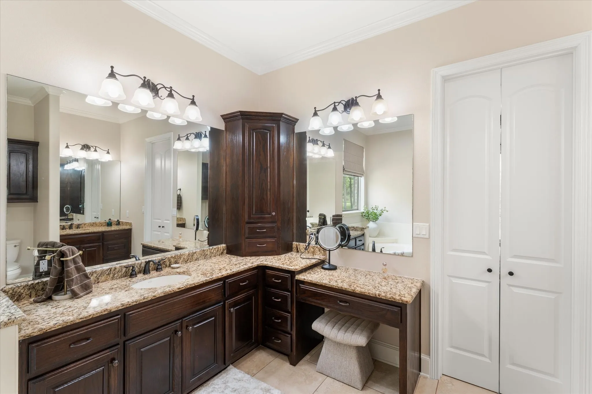 Single Family Residence For Sale in Wood County , 1215 PR 5980, Yantis, Texas 75497, 4 Bedroom, 4 Bathroom, 3 Garage spaces, 3,889 Sqft, built in 2008, Preowned, mls#21224565, Real Estate Agent in Yantis, Homes For Sale in Wood county, Homes For Sale in Yantis, Realtor in Yantis Texas, Real Estate Brokerage Independent Realty Texas, Luminita Cordes Realtor