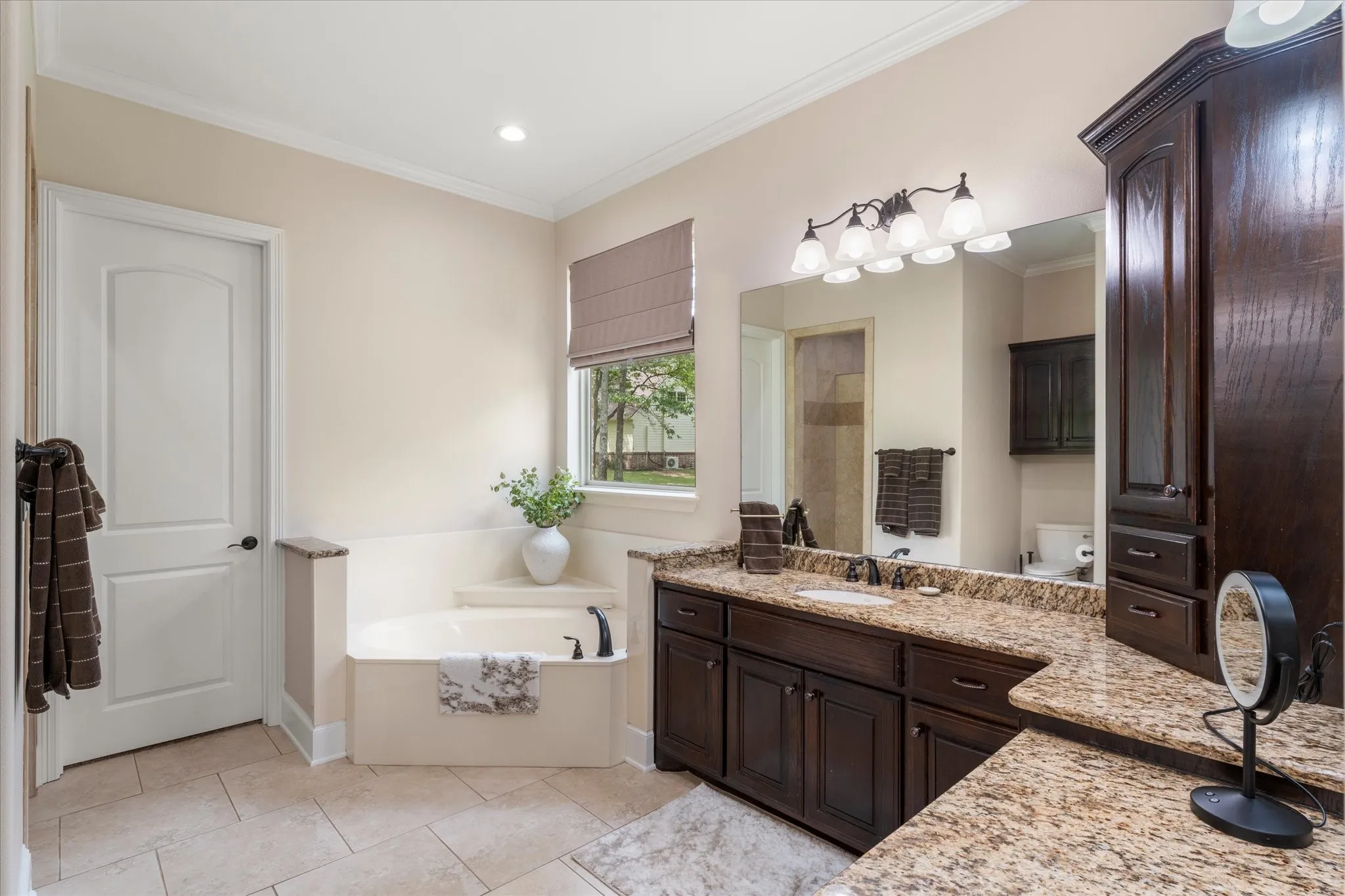 Single Family Residence For Sale in Wood County , 1215 PR 5980, Yantis, Texas 75497, 4 Bedroom, 4 Bathroom, 3 Garage spaces, 3,889 Sqft, built in 2008, Preowned, mls#21224565, Real Estate Agent in Yantis, Homes For Sale in Wood county, Homes For Sale in Yantis, Realtor in Yantis Texas, Real Estate Brokerage Independent Realty Texas, Luminita Cordes Realtor