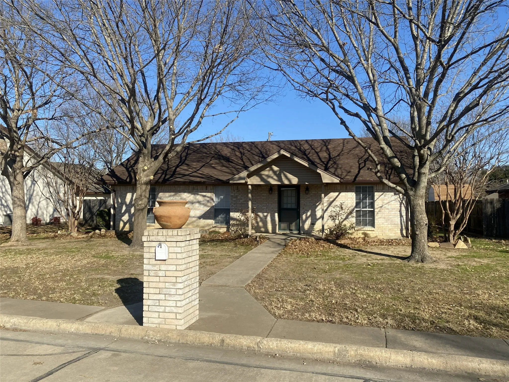 Single Family Residence For Rent in Collin County , 614 S Arizona Drive, Celina, Texas 75009, 3 Bedroom, 2 Bathroom, 2 Garage spaces, 1,450 Sqft, built in 1995, mls#21233786, Real Estate Agent in Celina, Homes For Rent in Collin county, Homes For Rent in Celina, Realtor in Celina Texas, Real Estate Brokerage Independent Realty Texas, Luminita Cordes Realtor