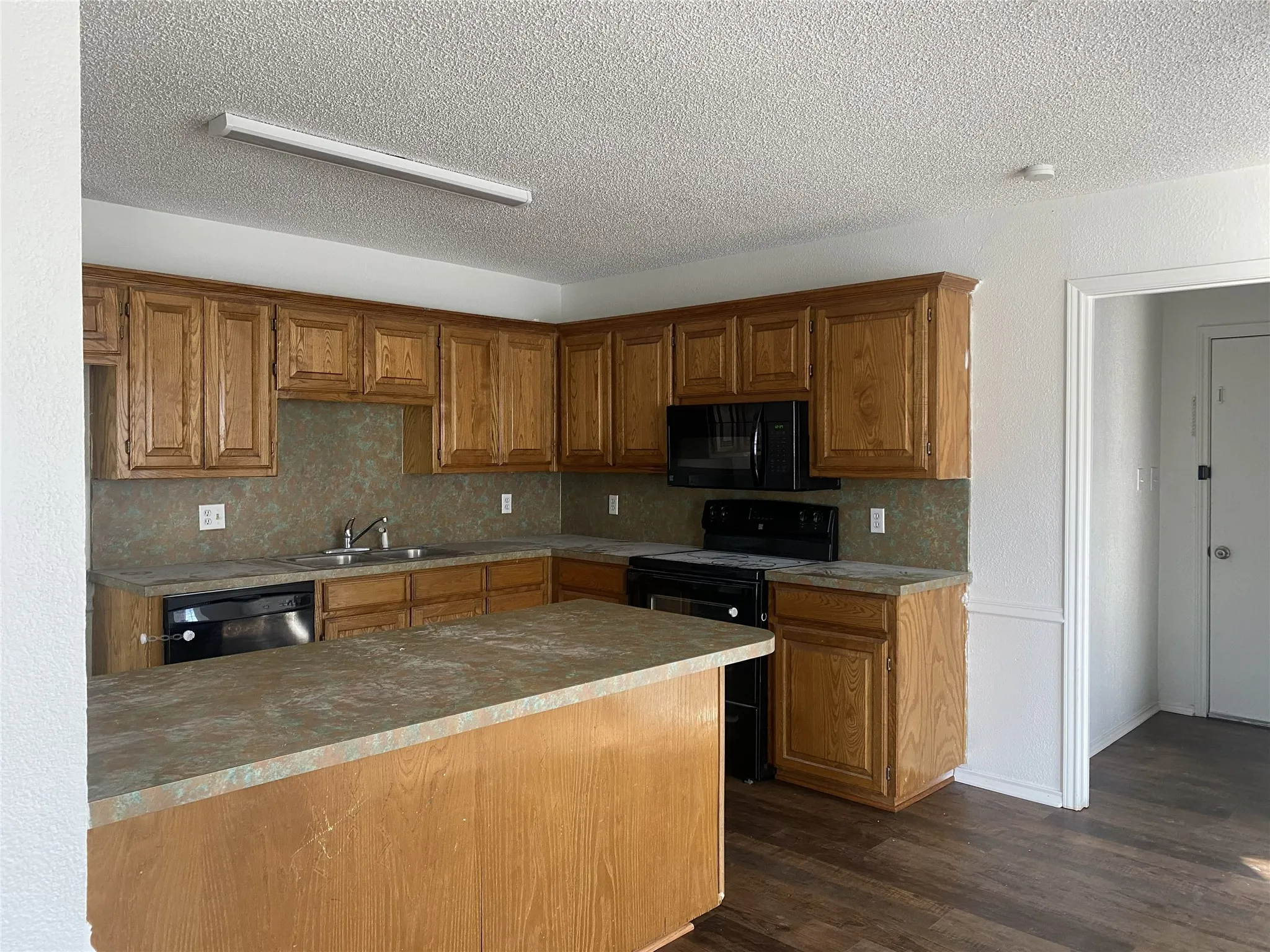 Single Family Residence For Rent in Collin County , 614 S Arizona Drive, Celina, Texas 75009, 3 Bedroom, 2 Bathroom, 2 Garage spaces, 1,450 Sqft, built in 1995, mls#21233786, Real Estate Agent in Celina, Homes For Rent in Collin county, Homes For Rent in Celina, Realtor in Celina Texas, Real Estate Brokerage Independent Realty Texas, Luminita Cordes Realtor