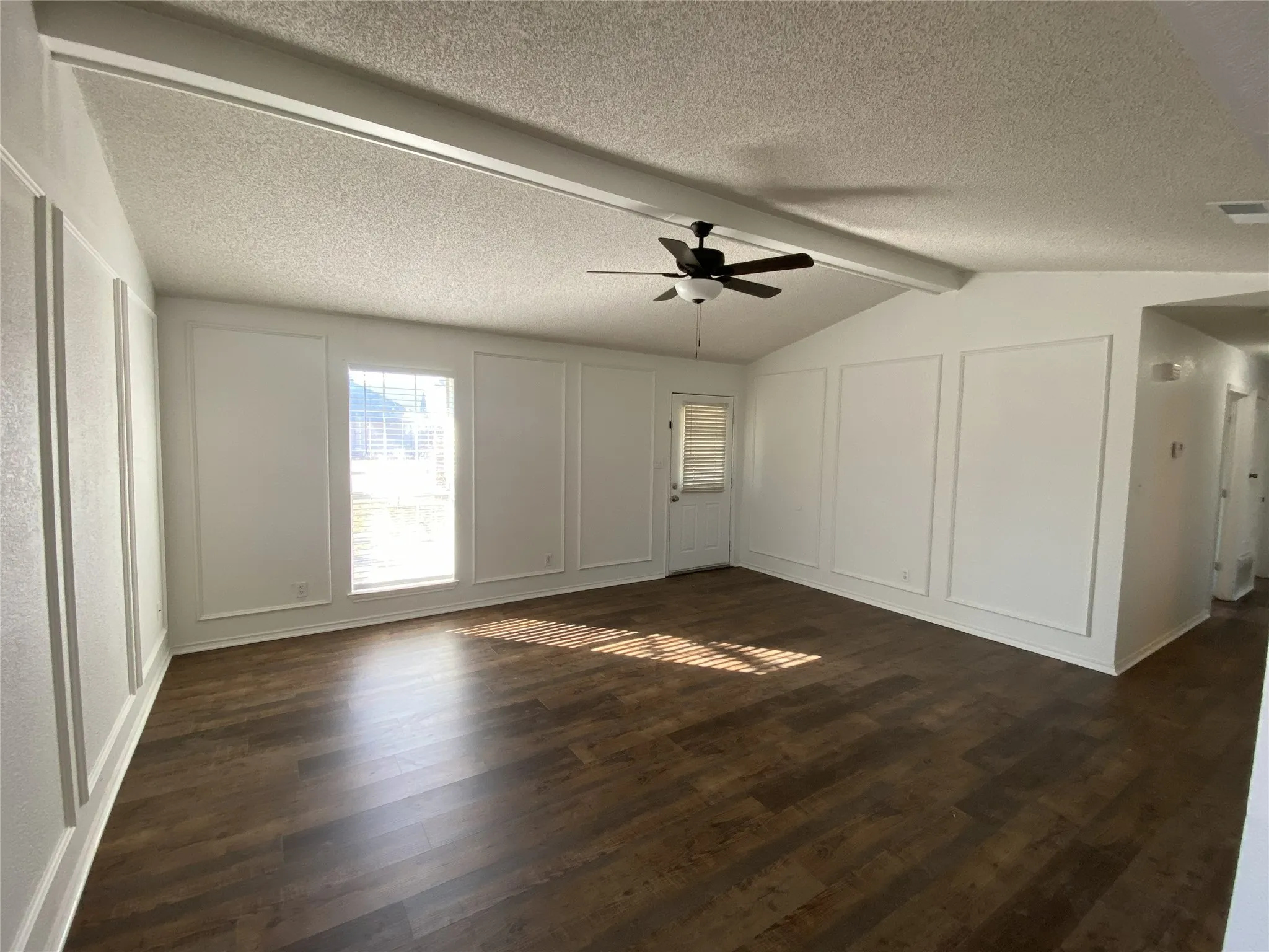 Single Family Residence For Rent in Collin County , 614 S Arizona Drive, Celina, Texas 75009, 3 Bedroom, 2 Bathroom, 2 Garage spaces, 1,450 Sqft, built in 1995, mls#21233786, Real Estate Agent in Celina, Homes For Rent in Collin county, Homes For Rent in Celina, Realtor in Celina Texas, Real Estate Brokerage Independent Realty Texas, Luminita Cordes Realtor