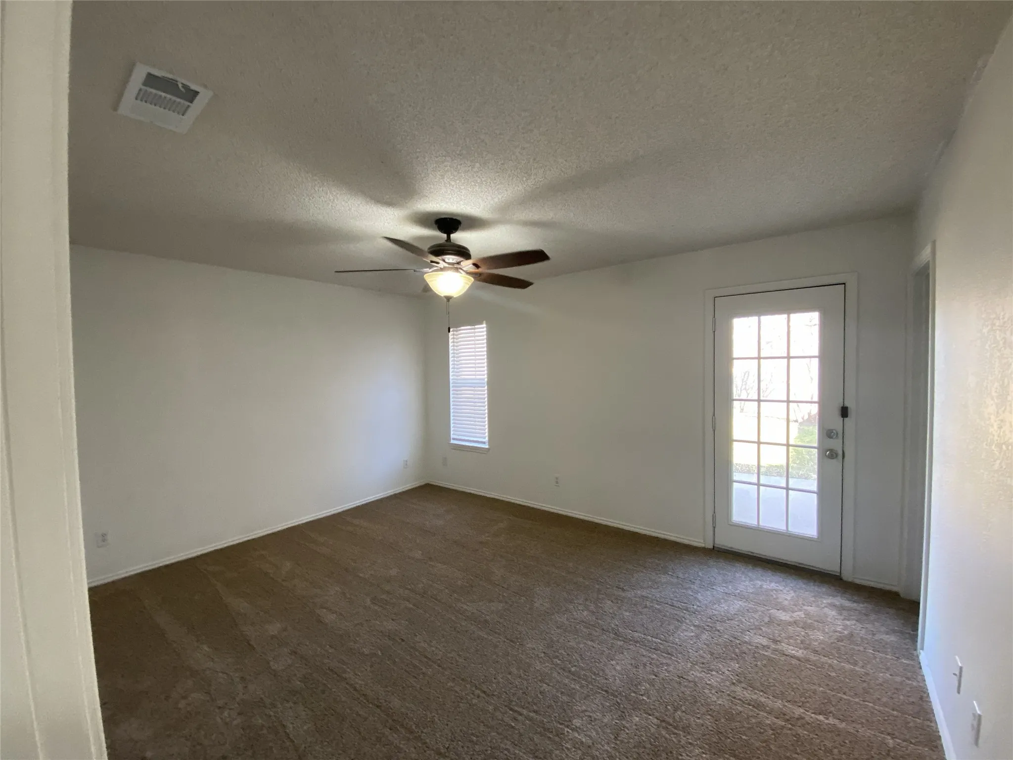 Single Family Residence For Rent in Collin County , 614 S Arizona Drive, Celina, Texas 75009, 3 Bedroom, 2 Bathroom, 2 Garage spaces, 1,450 Sqft, built in 1995, mls#21233786, Real Estate Agent in Celina, Homes For Rent in Collin county, Homes For Rent in Celina, Realtor in Celina Texas, Real Estate Brokerage Independent Realty Texas, Luminita Cordes Realtor
