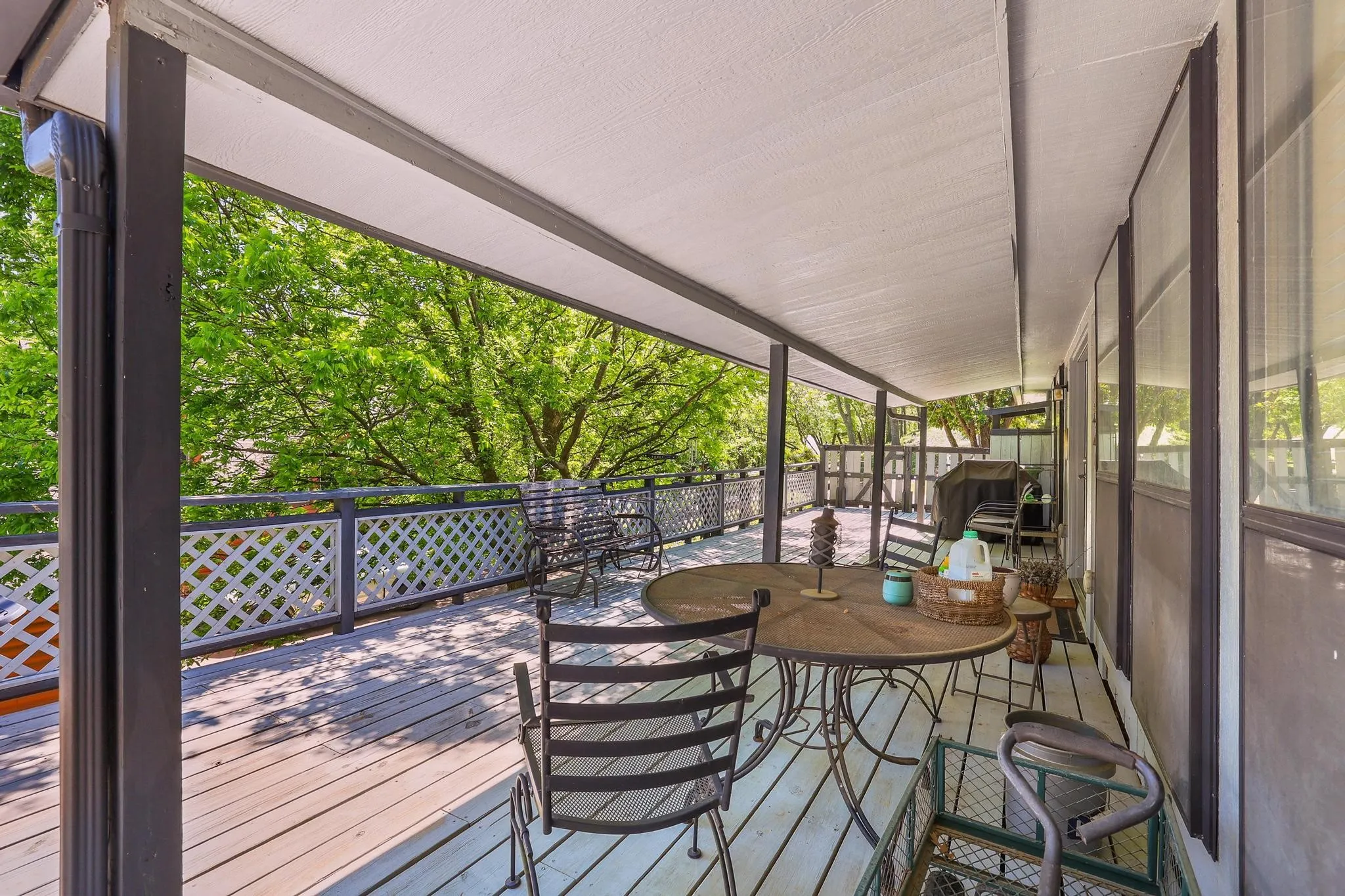 Single Family Residence For Sale in Grayson County , 325 Lakewood Lane, Pottsboro, Texas 75076, 2 Bedroom, 2 Bathroom, Garage spaces, 1,473 Sqft, built in 1983, Preowned, mls#21235267, Real Estate Agent in Pottsboro, Homes For Sale in Grayson county, Homes For Sale in Pottsboro, Realtor in Pottsboro Texas, Real Estate Brokerage Independent Realty Texas, Luminita Cordes Realtor