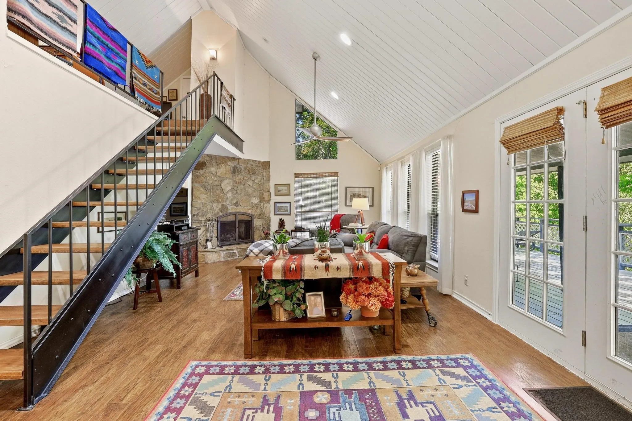 Single Family Residence For Sale in Grayson County , 325 Lakewood Lane, Pottsboro, Texas 75076, 2 Bedroom, 2 Bathroom, Garage spaces, 1,473 Sqft, built in 1983, Preowned, mls#21235267, Real Estate Agent in Pottsboro, Homes For Sale in Grayson county, Homes For Sale in Pottsboro, Realtor in Pottsboro Texas, Real Estate Brokerage Independent Realty Texas, Luminita Cordes Realtor