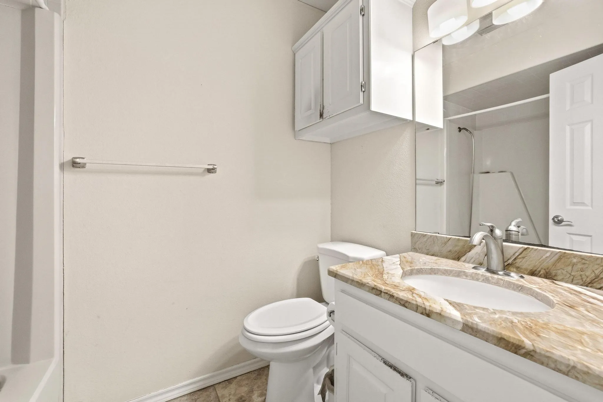 Single Family Residence For Sale in Grayson County , 325 Lakewood Lane, Pottsboro, Texas 75076, 2 Bedroom, 2 Bathroom, Garage spaces, 1,473 Sqft, built in 1983, Preowned, mls#21235267, Real Estate Agent in Pottsboro, Homes For Sale in Grayson county, Homes For Sale in Pottsboro, Realtor in Pottsboro Texas, Real Estate Brokerage Independent Realty Texas, Luminita Cordes Realtor