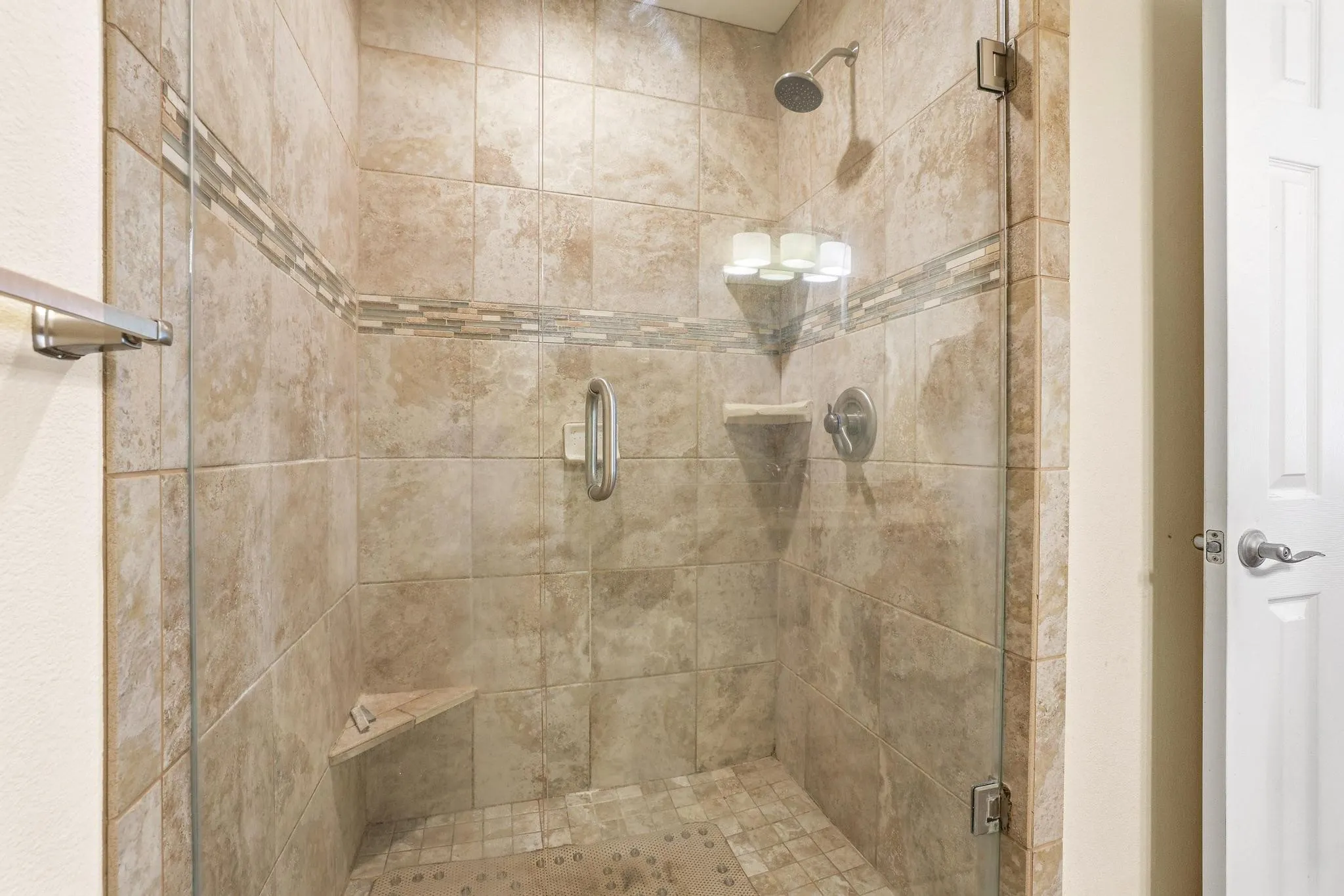 Single Family Residence For Sale in Grayson County , 325 Lakewood Lane, Pottsboro, Texas 75076, 2 Bedroom, 2 Bathroom, Garage spaces, 1,473 Sqft, built in 1983, Preowned, mls#21235267, Real Estate Agent in Pottsboro, Homes For Sale in Grayson county, Homes For Sale in Pottsboro, Realtor in Pottsboro Texas, Real Estate Brokerage Independent Realty Texas, Luminita Cordes Realtor