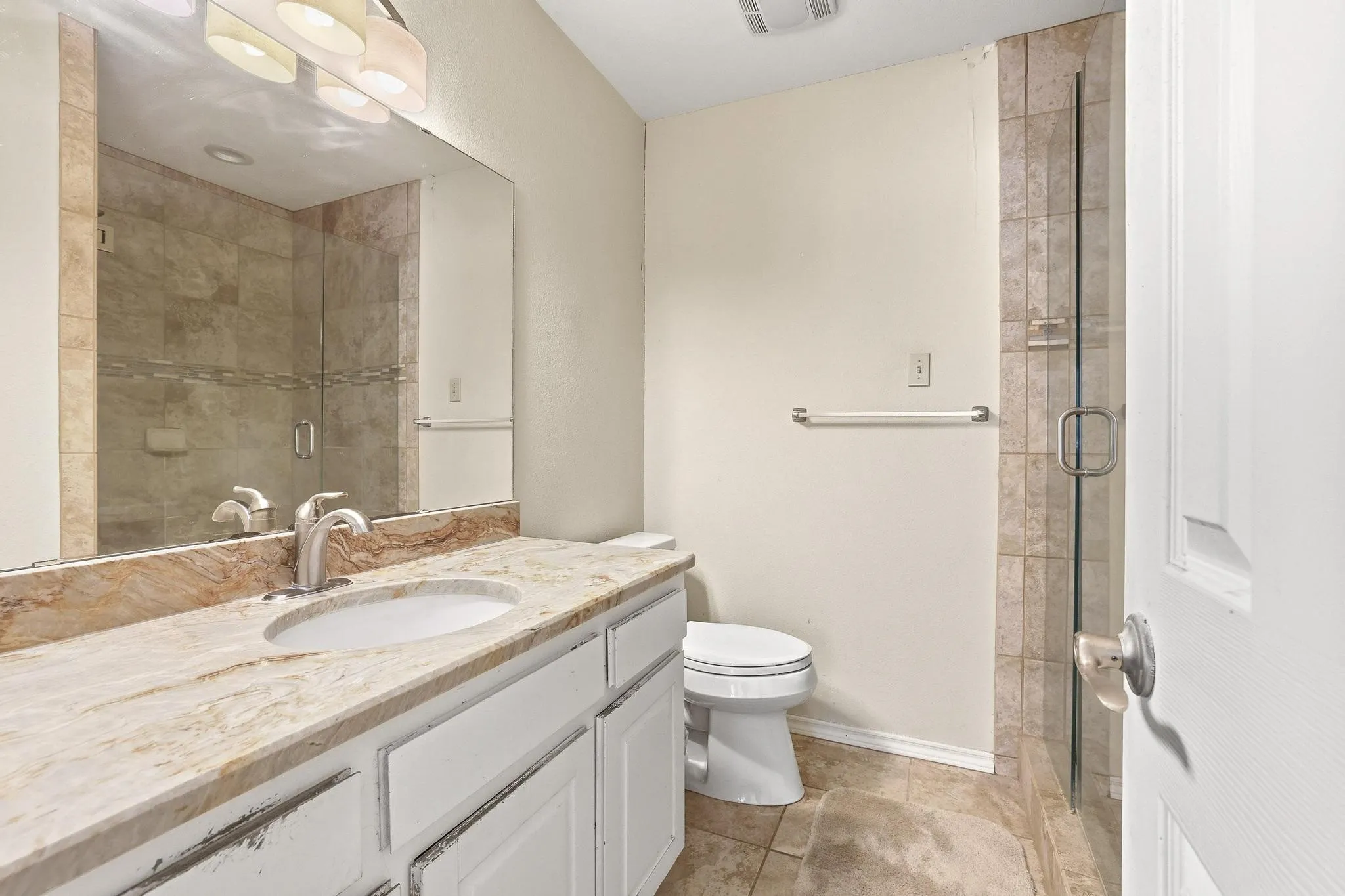 Single Family Residence For Sale in Grayson County , 325 Lakewood Lane, Pottsboro, Texas 75076, 2 Bedroom, 2 Bathroom, Garage spaces, 1,473 Sqft, built in 1983, Preowned, mls#21235267, Real Estate Agent in Pottsboro, Homes For Sale in Grayson county, Homes For Sale in Pottsboro, Realtor in Pottsboro Texas, Real Estate Brokerage Independent Realty Texas, Luminita Cordes Realtor