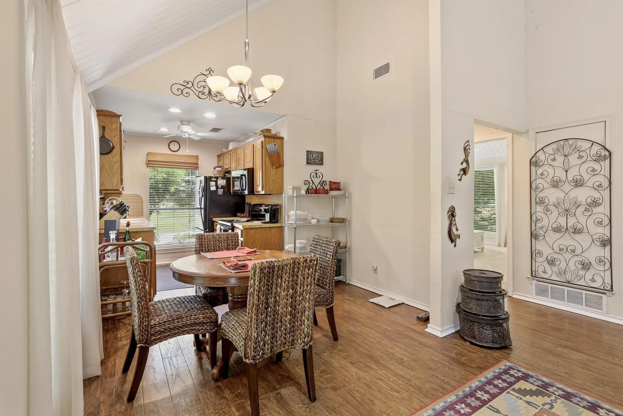 Single Family Residence For Sale in Grayson County , 325 Lakewood Lane, Pottsboro, Texas 75076, 2 Bedroom, 2 Bathroom, Garage spaces, 1,473 Sqft, built in 1983, Preowned, mls#21235267, Real Estate Agent in Pottsboro, Homes For Sale in Grayson county, Homes For Sale in Pottsboro, Realtor in Pottsboro Texas, Real Estate Brokerage Independent Realty Texas, Luminita Cordes Realtor