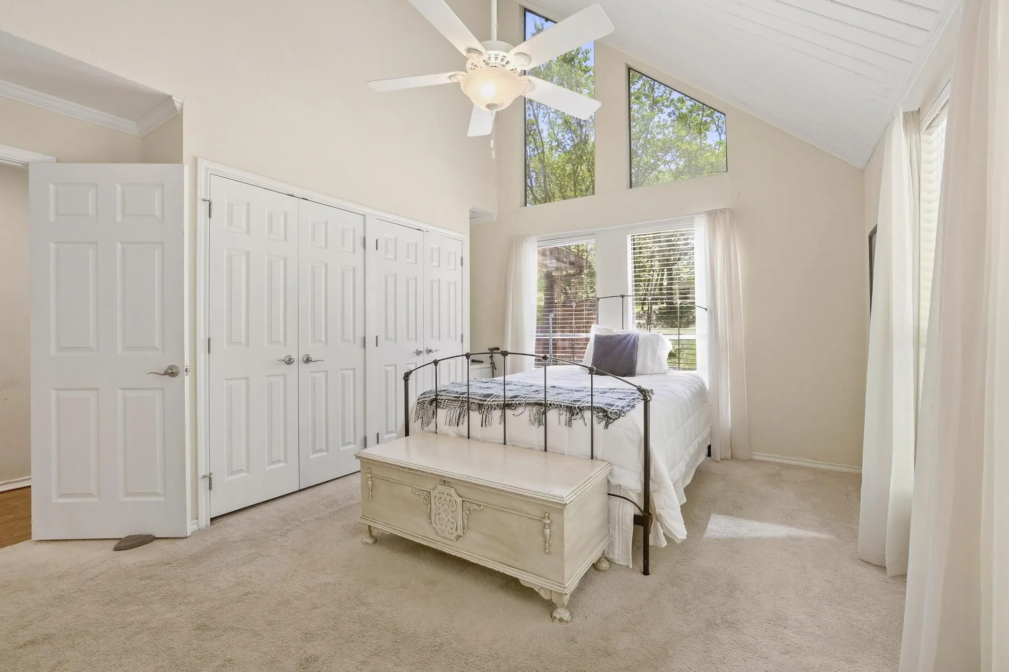 Single Family Residence For Sale in Grayson County , 325 Lakewood Lane, Pottsboro, Texas 75076, 2 Bedroom, 2 Bathroom, Garage spaces, 1,473 Sqft, built in 1983, Preowned, mls#21235267, Real Estate Agent in Pottsboro, Homes For Sale in Grayson county, Homes For Sale in Pottsboro, Realtor in Pottsboro Texas, Real Estate Brokerage Independent Realty Texas, Luminita Cordes Realtor