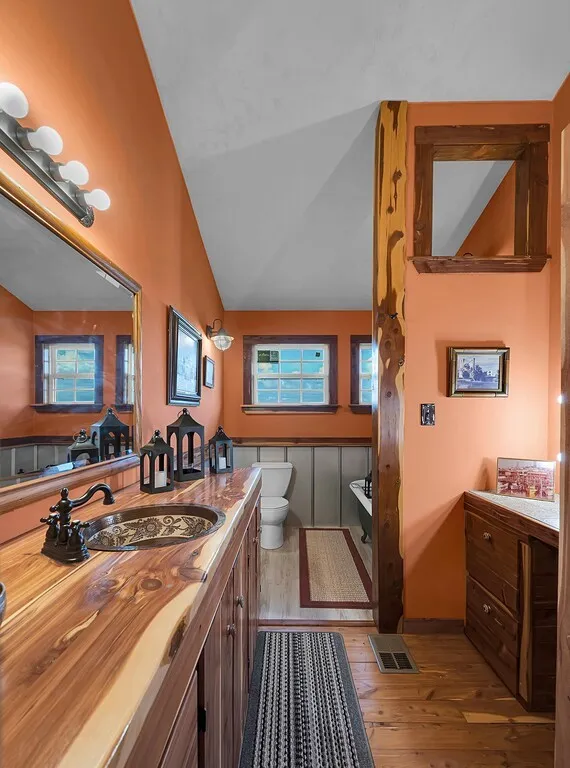 Farm For Sale in Bosque County , 120 Private Road 2123, Meridian, Texas 76665, 3 Bedrooms, 2 Bathrooms, Garage spaces, 2,104 Sqft, built in 2008, Preowned, Price $675,000, mls#21237379, Real Estate Agent in Meridian, Homes For Sale in Bosque county, Homes For Sale in Meridian, Realtor in Meridian Texas, Real Estate Brokerage Independent Realty Texas, Luminita Cordes Realtor