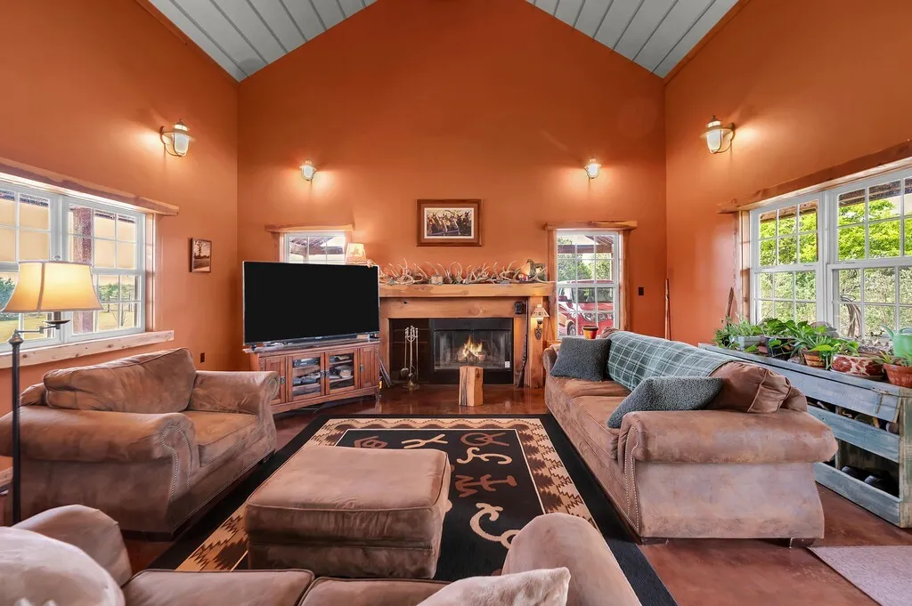 Farm For Sale in Bosque County , 120 Private Road 2123, Meridian, Texas 76665, 3 Bedrooms, 2 Bathrooms, Garage spaces, 2,104 Sqft, built in 2008, Preowned, Price $675,000, mls#21237379, Real Estate Agent in Meridian, Homes For Sale in Bosque county, Homes For Sale in Meridian, Realtor in Meridian Texas, Real Estate Brokerage Independent Realty Texas, Luminita Cordes Realtor
