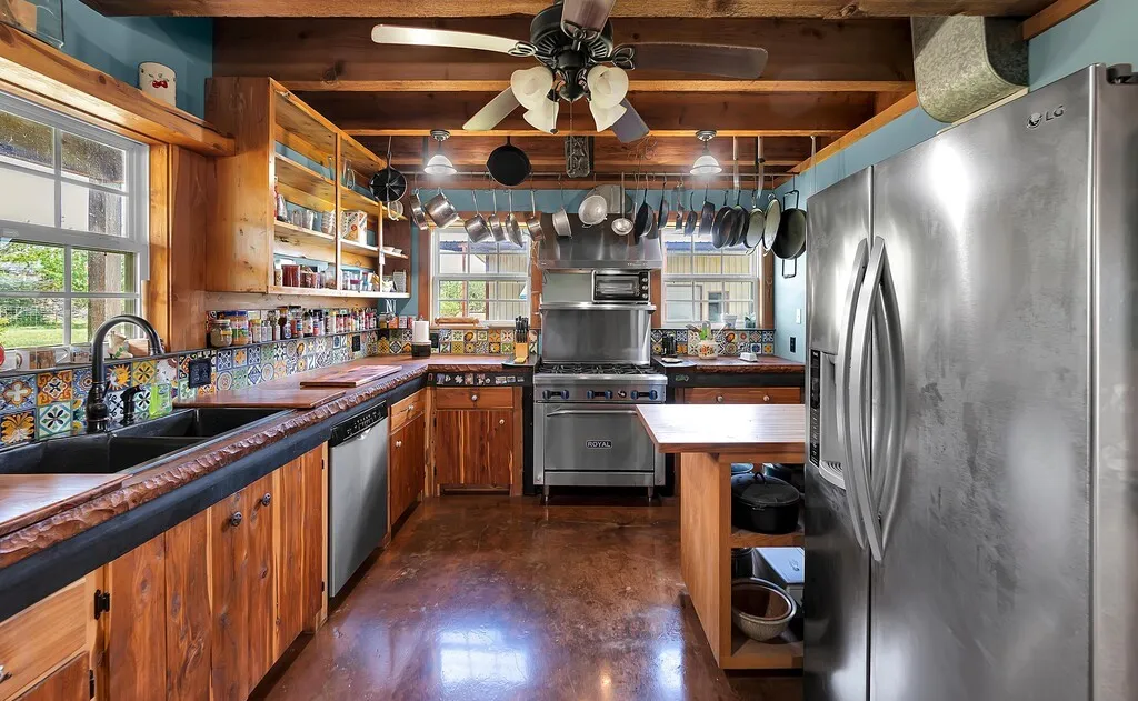 Farm For Sale in Bosque County , 120 Private Road 2123, Meridian, Texas 76665, 3 Bedrooms, 2 Bathrooms, Garage spaces, 2,104 Sqft, built in 2008, Preowned, Price $675,000, mls#21237379, Real Estate Agent in Meridian, Homes For Sale in Bosque county, Homes For Sale in Meridian, Realtor in Meridian Texas, Real Estate Brokerage Independent Realty Texas, Luminita Cordes Realtor