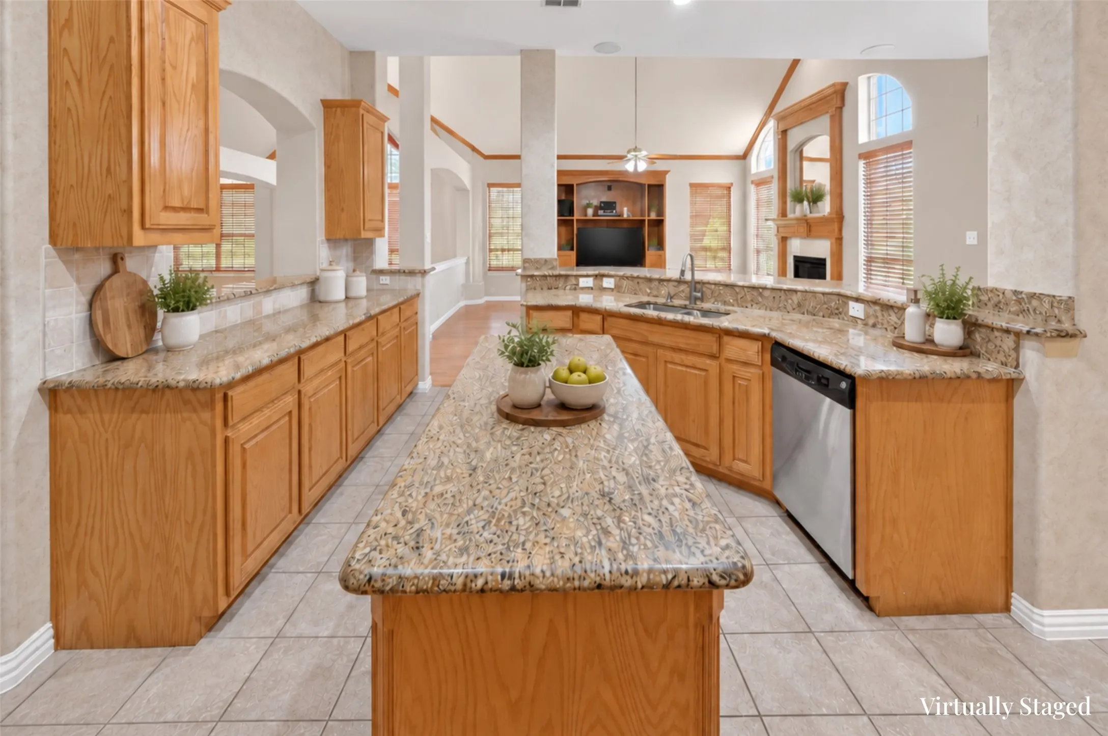 Single Family Residence For Sale in Dallas County , 656 Links View Court, Grand Prairie, Texas 75052, 3 Bedroom, 3 Bathroom, 2 Garage spaces, 3,286 Sqft, built in 2005, Preowned, mls#21233110, Real Estate Agent in Grand Prairie, Homes For Sale in Dallas county, Homes For Sale in Grand Prairie, Realtor in Grand Prairie Texas, Real Estate Brokerage Independent Realty Texas, Luminita Cordes Realtor