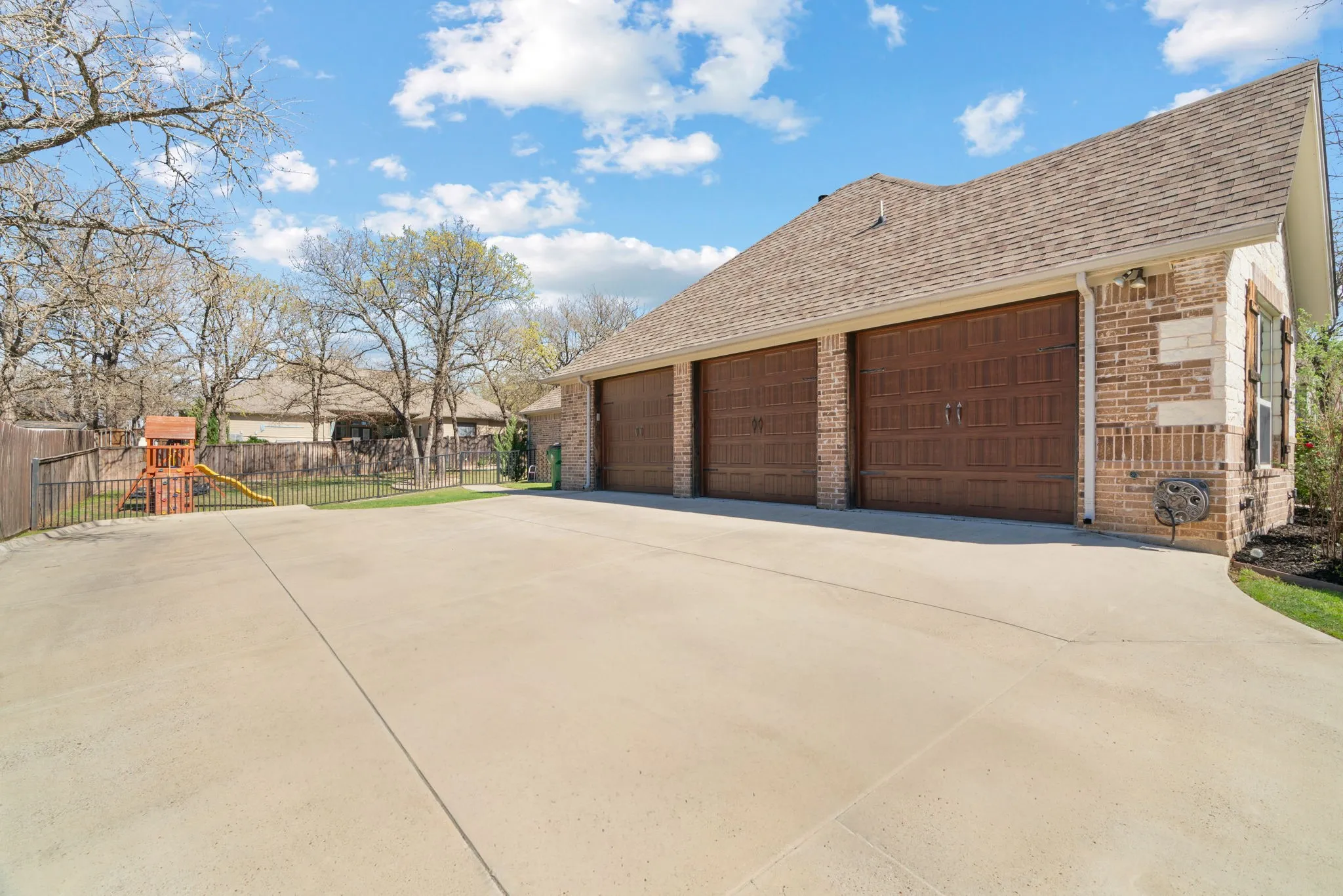 Single Family Residence For Sale in Erath County , 117 Flat Foot Lane, Stephenville, Texas 76401, 3 Bedroom, 3 Bathroom, 3 Garage spaces, 2,543 Sqft, built in 2015, mls#21212403, Real Estate Agent in Stephenville, Homes For Sale in Erath county, Homes For Sale in Stephenville, Realtor in Stephenville Texas, Real Estate Brokerage Independent Realty Texas, Luminita Cordes Realtor