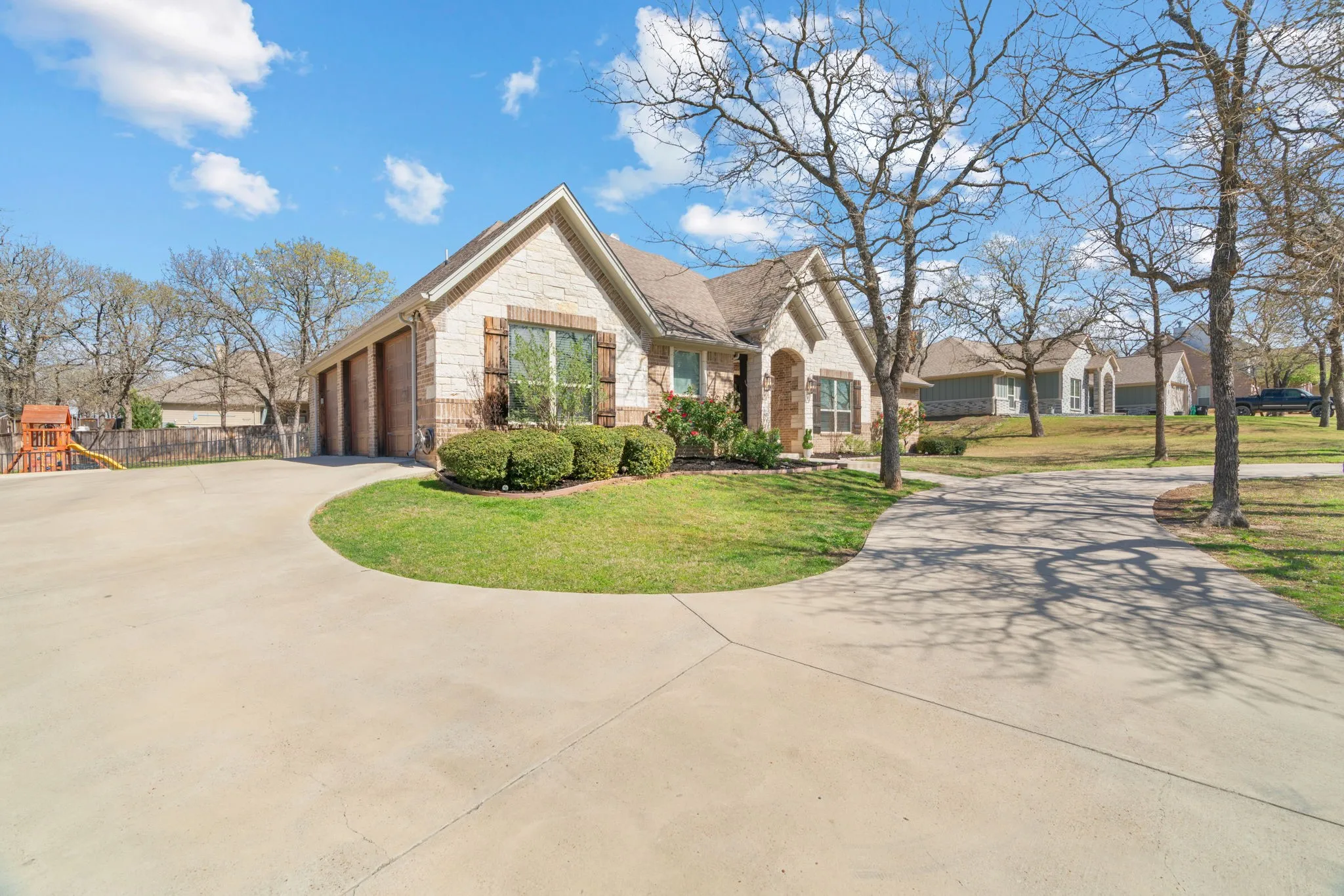 Single Family Residence For Sale in Erath County , 117 Flat Foot Lane, Stephenville, Texas 76401, 3 Bedroom, 3 Bathroom, 3 Garage spaces, 2,543 Sqft, built in 2015, mls#21212403, Real Estate Agent in Stephenville, Homes For Sale in Erath county, Homes For Sale in Stephenville, Realtor in Stephenville Texas, Real Estate Brokerage Independent Realty Texas, Luminita Cordes Realtor