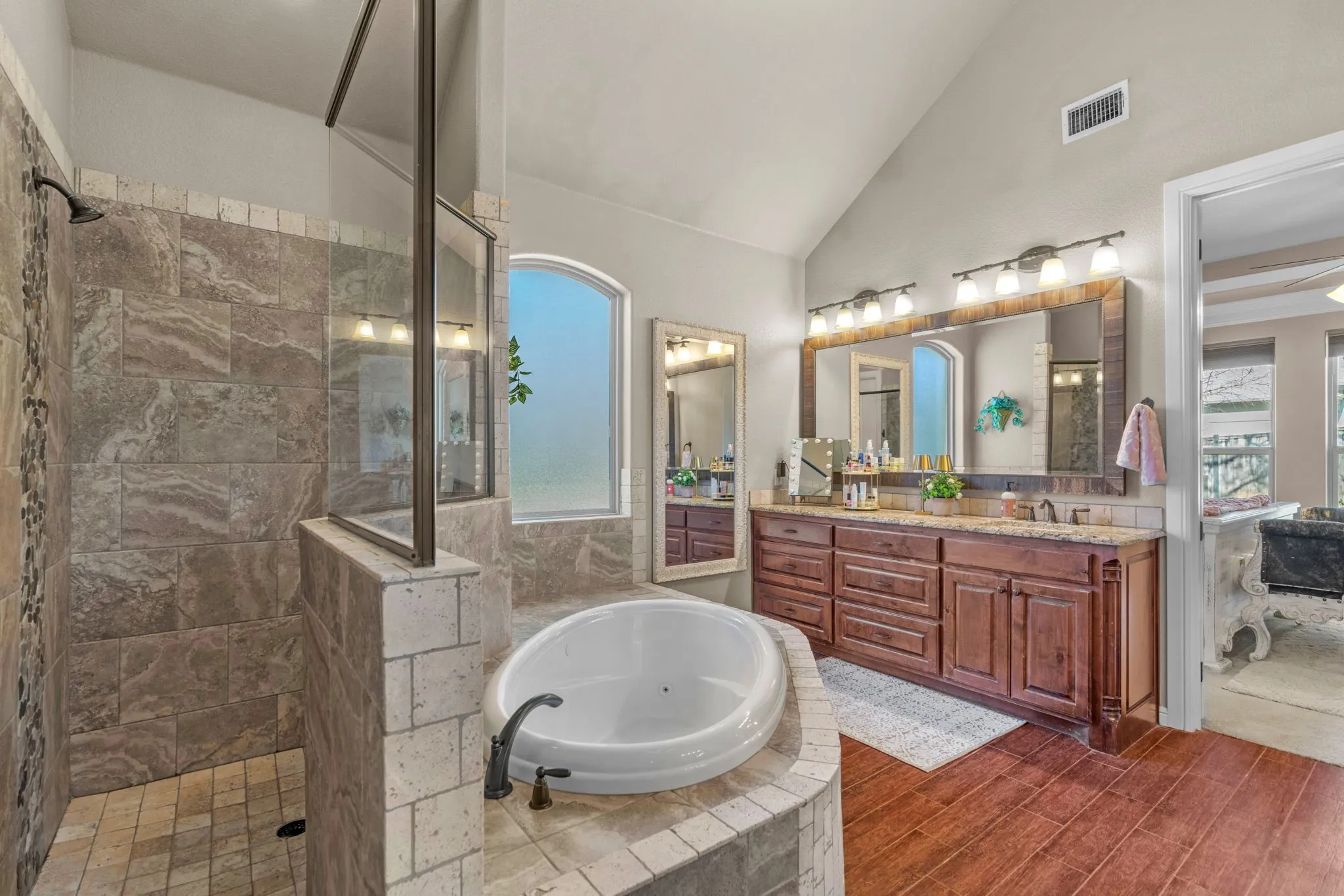 Single Family Residence For Sale in Erath County , 117 Flat Foot Lane, Stephenville, Texas 76401, 3 Bedroom, 3 Bathroom, 3 Garage spaces, 2,543 Sqft, built in 2015, mls#21212403, Real Estate Agent in Stephenville, Homes For Sale in Erath county, Homes For Sale in Stephenville, Realtor in Stephenville Texas, Real Estate Brokerage Independent Realty Texas, Luminita Cordes Realtor