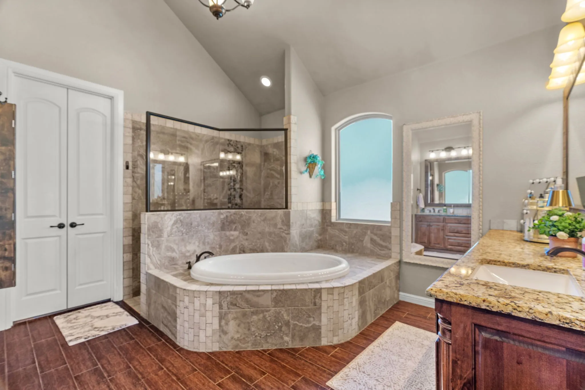 Single Family Residence For Sale in Erath County , 117 Flat Foot Lane, Stephenville, Texas 76401, 3 Bedroom, 3 Bathroom, 3 Garage spaces, 2,543 Sqft, built in 2015, mls#21212403, Real Estate Agent in Stephenville, Homes For Sale in Erath county, Homes For Sale in Stephenville, Realtor in Stephenville Texas, Real Estate Brokerage Independent Realty Texas, Luminita Cordes Realtor
