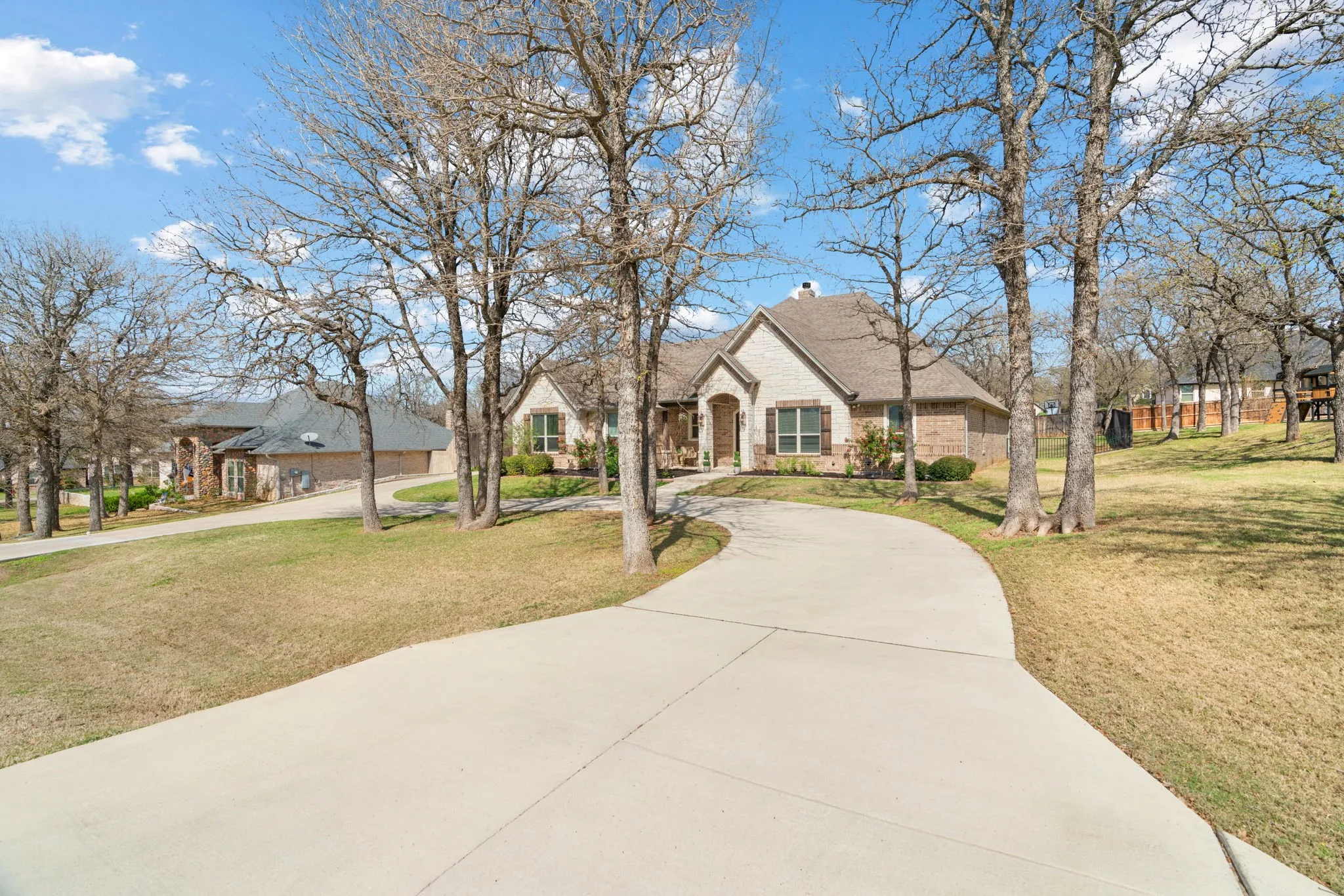 Single Family Residence For Sale in Erath County , 117 Flat Foot Lane, Stephenville, Texas 76401, 3 Bedroom, 3 Bathroom, 3 Garage spaces, 2,543 Sqft, built in 2015, mls#21212403, Real Estate Agent in Stephenville, Homes For Sale in Erath county, Homes For Sale in Stephenville, Realtor in Stephenville Texas, Real Estate Brokerage Independent Realty Texas, Luminita Cordes Realtor