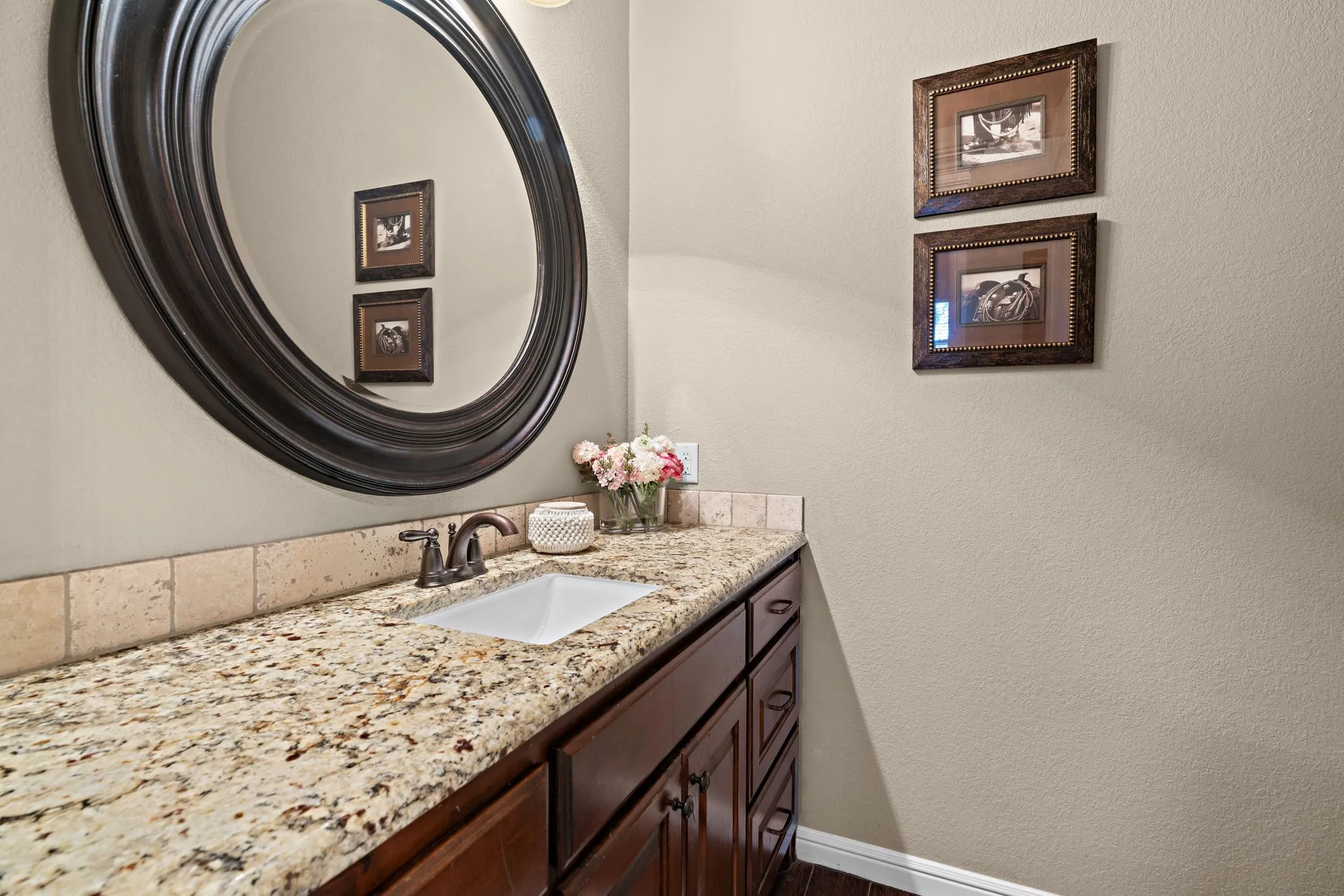 Single Family Residence For Sale in Erath County , 117 Flat Foot Lane, Stephenville, Texas 76401, 3 Bedroom, 3 Bathroom, 3 Garage spaces, 2,543 Sqft, built in 2015, mls#21212403, Real Estate Agent in Stephenville, Homes For Sale in Erath county, Homes For Sale in Stephenville, Realtor in Stephenville Texas, Real Estate Brokerage Independent Realty Texas, Luminita Cordes Realtor