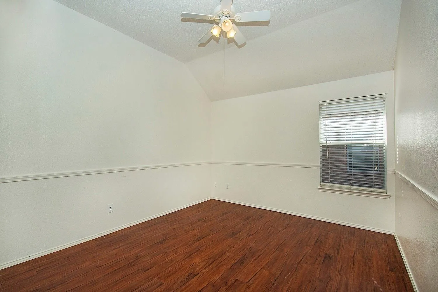 Single Family Residence For Rent in Collin County , 406 Leameadow Drive, Allen, Texas 75002, 4 Bedroom, 2 Bathroom, 2 Garage spaces, 2,434 Sqft, built in 2000, Preowned, mls#21237433, Real Estate Agent in Allen, Homes For Rent in Collin county, Homes For Rent in Allen, Realtor in Allen Texas, Real Estate Brokerage Independent Realty Texas, Luminita Cordes Realtor