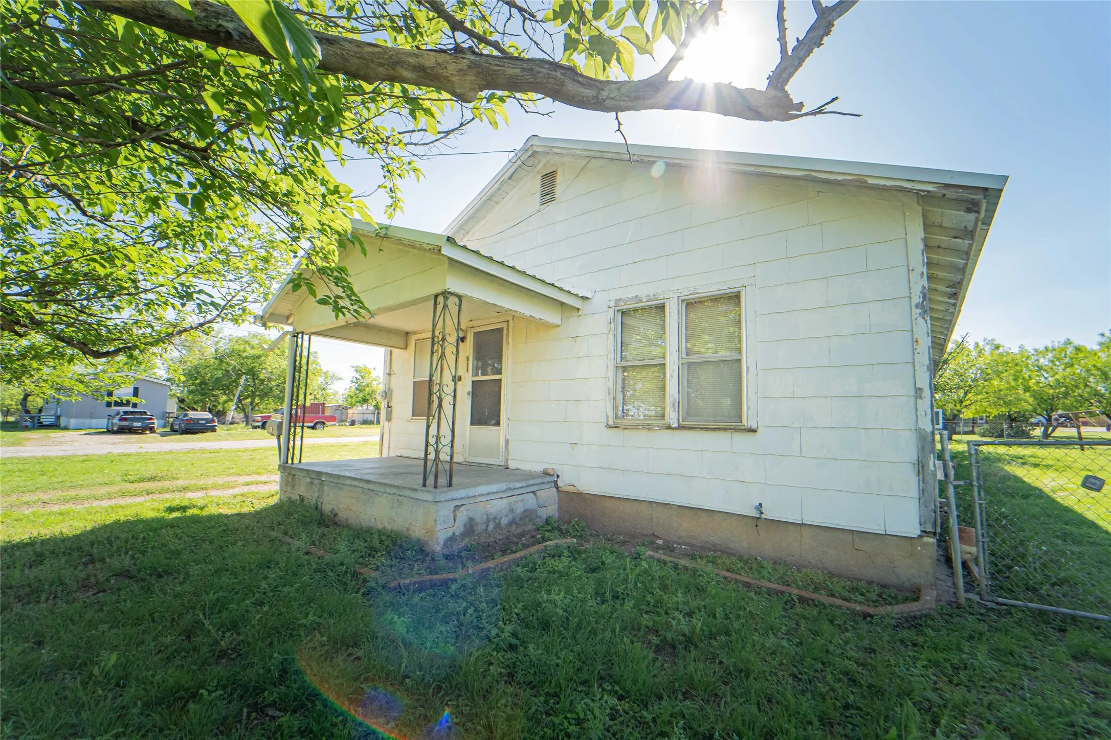 Single Family Residence For Sale in Stephens County , 701 N Shelton Street, Breckenridge, Texas 76424, 3 Bedroom, 1 Bathroom, 1 Garage spaces, 1,352 Sqft, built in 0, mls#21237175, Real Estate Agent in Breckenridge, Homes For Sale in Stephens county, Homes For Sale in Breckenridge, Realtor in Breckenridge Texas, Real Estate Brokerage Independent Realty Texas, Luminita Cordes Realtor