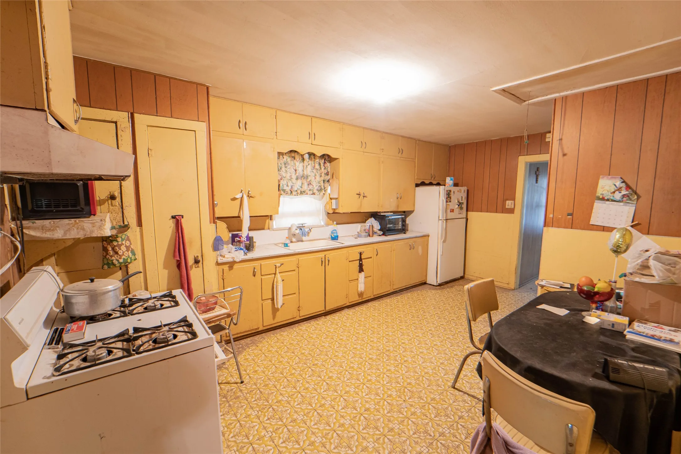 Single Family Residence For Sale in Stephens County , 701 N Shelton Street, Breckenridge, Texas 76424, 3 Bedroom, 1 Bathroom, 1 Garage spaces, 1,352 Sqft, built in 0, mls#21237175, Real Estate Agent in Breckenridge, Homes For Sale in Stephens county, Homes For Sale in Breckenridge, Realtor in Breckenridge Texas, Real Estate Brokerage Independent Realty Texas, Luminita Cordes Realtor