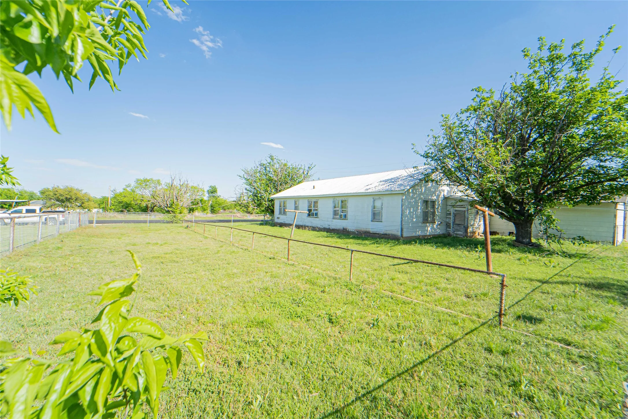 Single Family Residence For Sale in Stephens County , 701 N Shelton Street, Breckenridge, Texas 76424, 3 Bedroom, 1 Bathroom, 1 Garage spaces, 1,352 Sqft, built in 0, mls#21237175, Real Estate Agent in Breckenridge, Homes For Sale in Stephens county, Homes For Sale in Breckenridge, Realtor in Breckenridge Texas, Real Estate Brokerage Independent Realty Texas, Luminita Cordes Realtor
