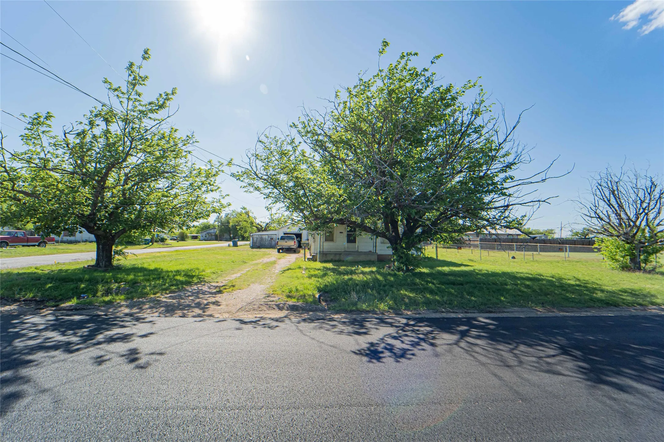 Single Family Residence For Sale in Stephens County , 701 N Shelton Street, Breckenridge, Texas 76424, 3 Bedroom, 1 Bathroom, 1 Garage spaces, 1,352 Sqft, built in 0, mls#21237175, Real Estate Agent in Breckenridge, Homes For Sale in Stephens county, Homes For Sale in Breckenridge, Realtor in Breckenridge Texas, Real Estate Brokerage Independent Realty Texas, Luminita Cordes Realtor