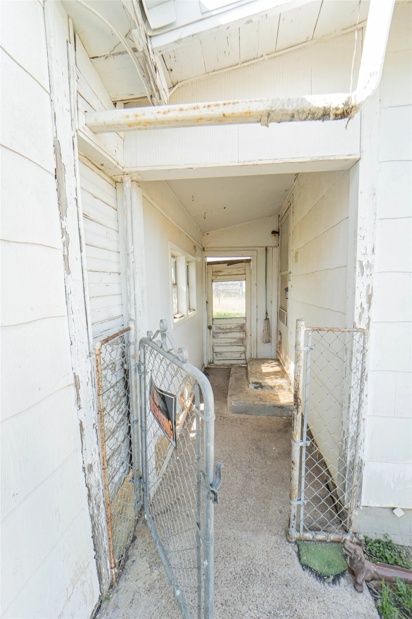 Single Family Residence For Sale in Stephens County , 701 N Shelton Street, Breckenridge, Texas 76424, 3 Bedroom, 1 Bathroom, 1 Garage spaces, 1,352 Sqft, built in 0, mls#21237175, Real Estate Agent in Breckenridge, Homes For Sale in Stephens county, Homes For Sale in Breckenridge, Realtor in Breckenridge Texas, Real Estate Brokerage Independent Realty Texas, Luminita Cordes Realtor