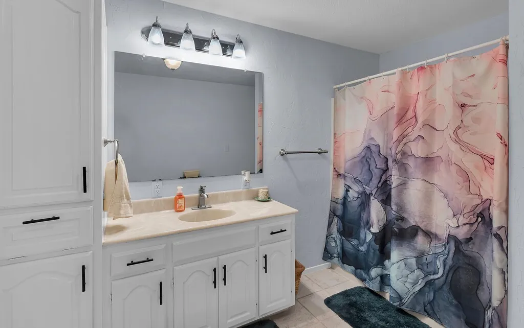 Single Family Residence For Sale in Hill County , 287 Canyon Drive, Whitney, Texas 76692, 3 Bedroom, 3 Bathroom, 2 Garage spaces, 2,880 Sqft, built in 0, mls#21237364, Real Estate Agent in Whitney, Homes For Sale in Hill county, Homes For Sale in Whitney, Realtor in Whitney Texas, Real Estate Brokerage Independent Realty Texas, Luminita Cordes Realtor