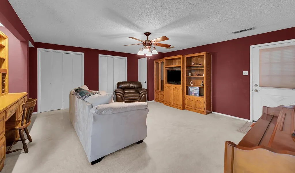 Single Family Residence For Sale in Hill County , 287 Canyon Drive, Whitney, Texas 76692, 3 Bedroom, 3 Bathroom, 2 Garage spaces, 2,880 Sqft, built in 0, mls#21237364, Real Estate Agent in Whitney, Homes For Sale in Hill county, Homes For Sale in Whitney, Realtor in Whitney Texas, Real Estate Brokerage Independent Realty Texas, Luminita Cordes Realtor