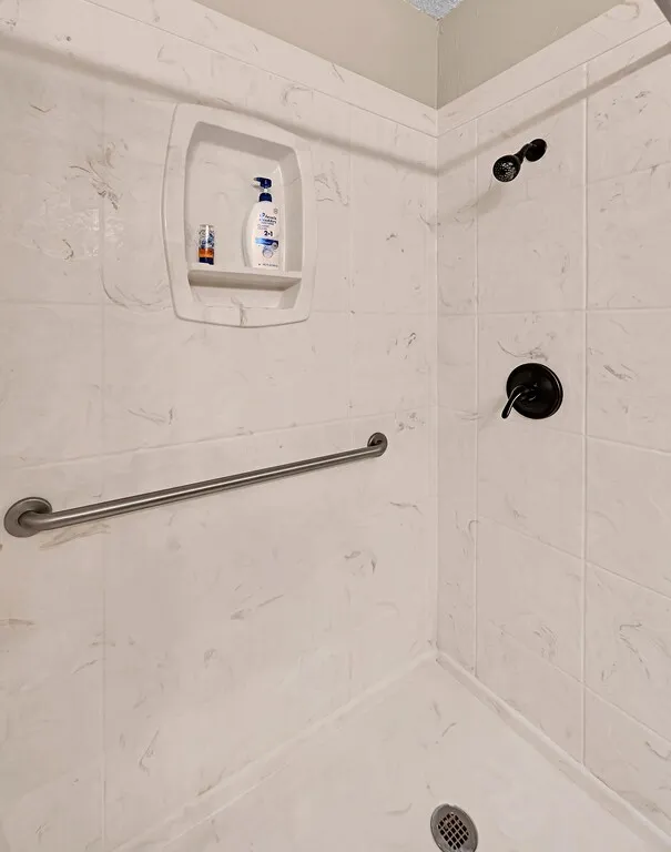 Single Family Residence For Sale in Hill County , 287 Canyon Drive, Whitney, Texas 76692, 3 Bedroom, 3 Bathroom, 2 Garage spaces, 2,880 Sqft, built in 0, mls#21237364, Real Estate Agent in Whitney, Homes For Sale in Hill county, Homes For Sale in Whitney, Realtor in Whitney Texas, Real Estate Brokerage Independent Realty Texas, Luminita Cordes Realtor
