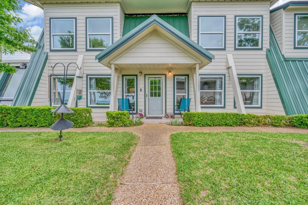 Single Family Residence For Sale in Hill County , 287 Canyon Drive, Whitney, Texas 76692, 3 Bedroom, 3 Bathroom, 2 Garage spaces, 2,880 Sqft, built in 0, mls#21237364, Real Estate Agent in Whitney, Homes For Sale in Hill county, Homes For Sale in Whitney, Realtor in Whitney Texas, Real Estate Brokerage Independent Realty Texas, Luminita Cordes Realtor