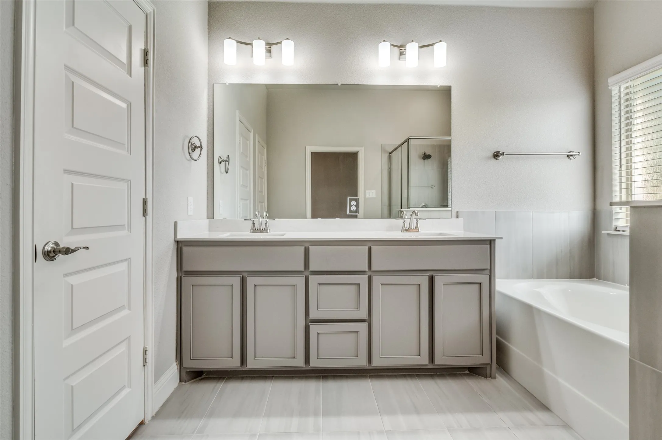 Single Family Residence For Sale in Ellis County , 6206 Horizon Drive, Midlothian, Texas 76065, 4 Bedroom, 2 Bathroom, 2 Garage spaces, 2,176 Sqft, built in 2021, mls#21233870, Real Estate Agent in Midlothian, Homes For Sale in Ellis county, Homes For Sale in Midlothian, Realtor in Midlothian Texas, Real Estate Brokerage Independent Realty Texas, Luminita Cordes Realtor