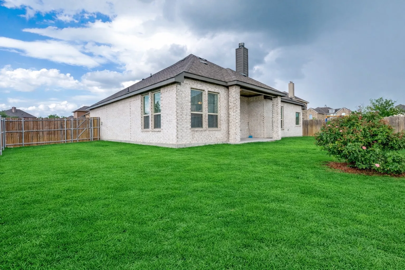 Single Family Residence For Sale in Ellis County , 6206 Horizon Drive, Midlothian, Texas 76065, 4 Bedroom, 2 Bathroom, 2 Garage spaces, 2,176 Sqft, built in 2021, mls#21233870, Real Estate Agent in Midlothian, Homes For Sale in Ellis county, Homes For Sale in Midlothian, Realtor in Midlothian Texas, Real Estate Brokerage Independent Realty Texas, Luminita Cordes Realtor