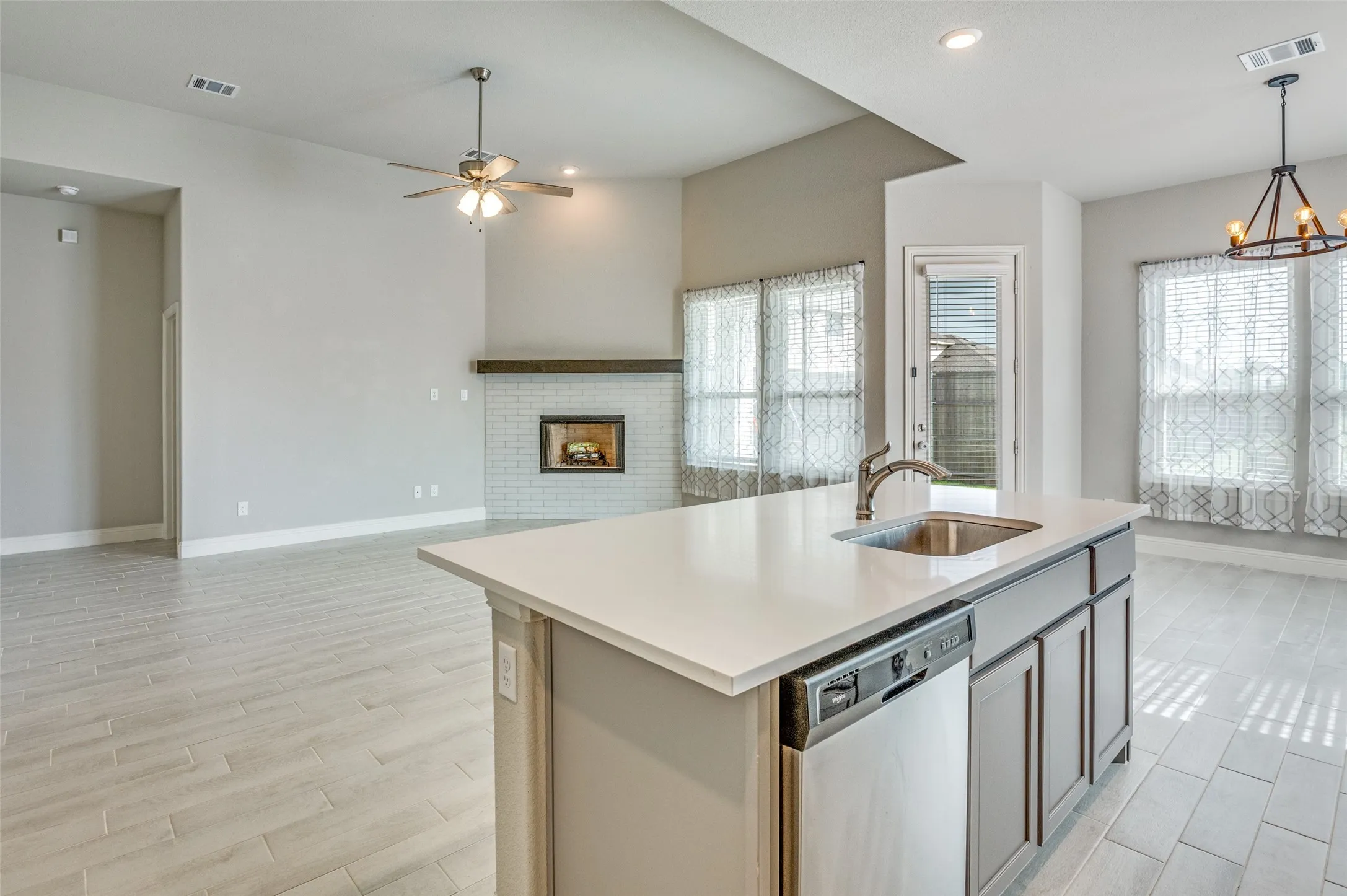 Single Family Residence For Sale in Ellis County , 6206 Horizon Drive, Midlothian, Texas 76065, 4 Bedroom, 2 Bathroom, 2 Garage spaces, 2,176 Sqft, built in 2021, mls#21233870, Real Estate Agent in Midlothian, Homes For Sale in Ellis county, Homes For Sale in Midlothian, Realtor in Midlothian Texas, Real Estate Brokerage Independent Realty Texas, Luminita Cordes Realtor