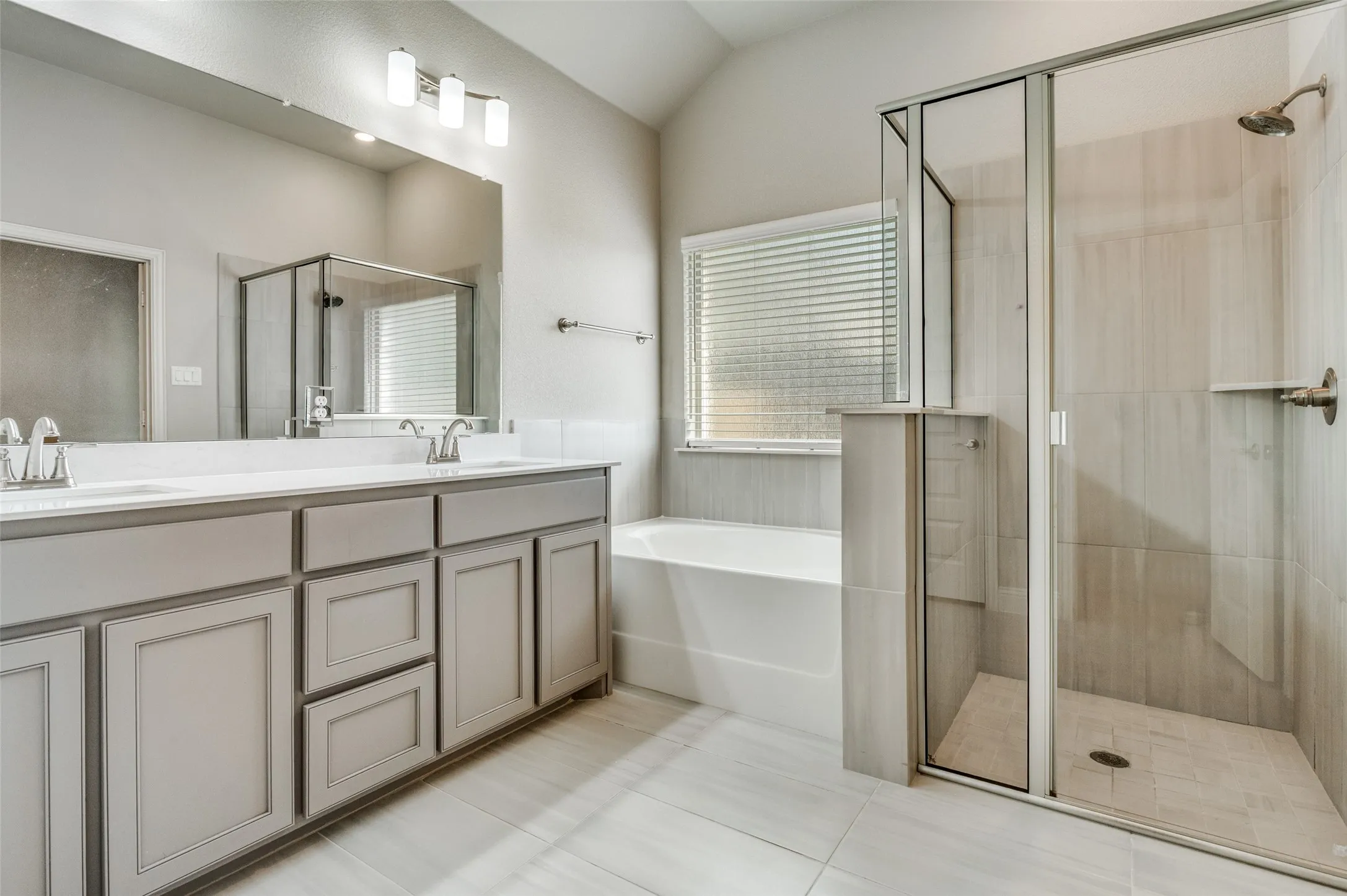Single Family Residence For Sale in Ellis County , 6206 Horizon Drive, Midlothian, Texas 76065, 4 Bedroom, 2 Bathroom, 2 Garage spaces, 2,176 Sqft, built in 2021, mls#21233870, Real Estate Agent in Midlothian, Homes For Sale in Ellis county, Homes For Sale in Midlothian, Realtor in Midlothian Texas, Real Estate Brokerage Independent Realty Texas, Luminita Cordes Realtor