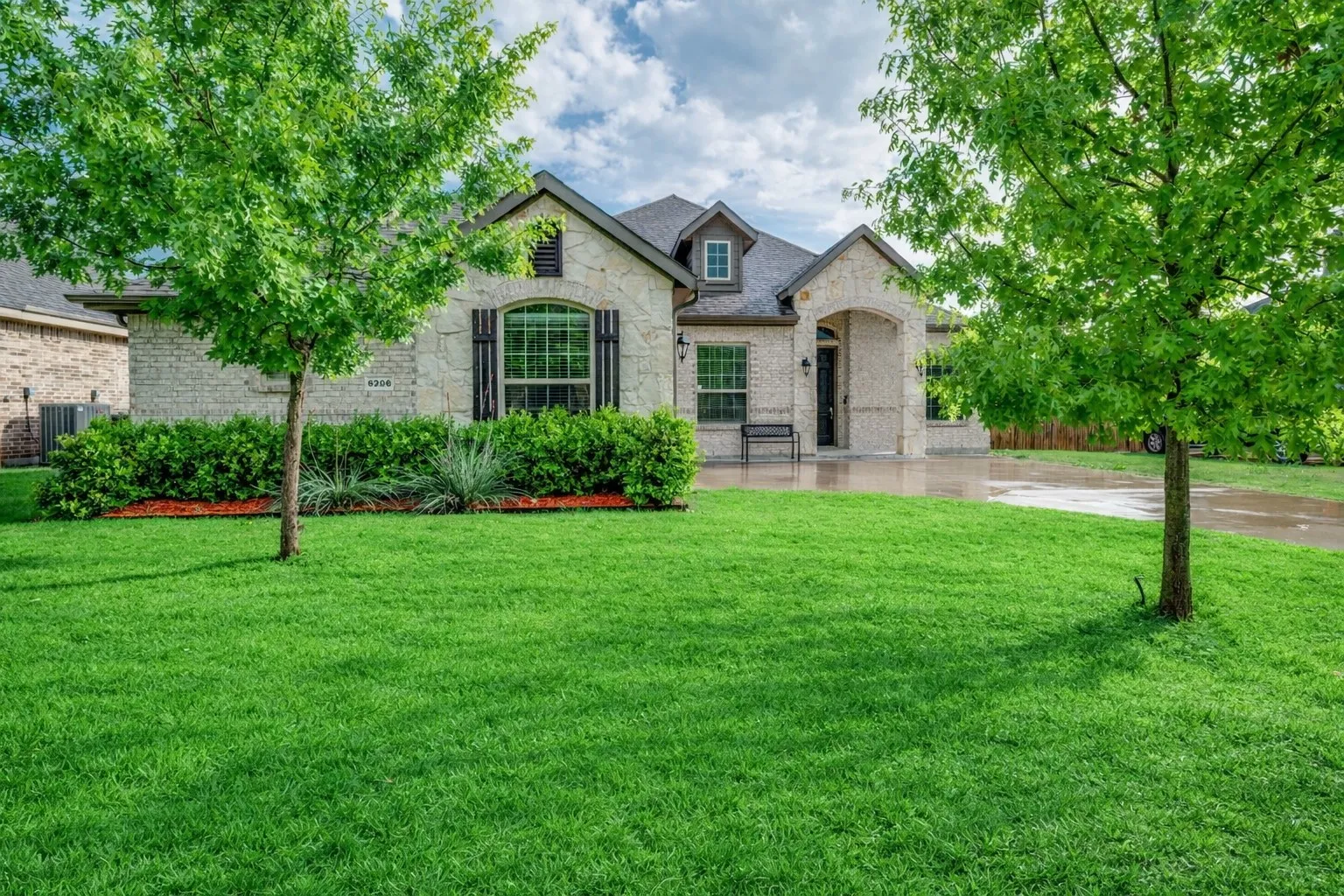 Single Family Residence For Sale in Ellis County , 6206 Horizon Drive, Midlothian, Texas 76065, 4 Bedroom, 2 Bathroom, 2 Garage spaces, 2,176 Sqft, built in 2021, mls#21233870, Real Estate Agent in Midlothian, Homes For Sale in Ellis county, Homes For Sale in Midlothian, Realtor in Midlothian Texas, Real Estate Brokerage Independent Realty Texas, Luminita Cordes Realtor