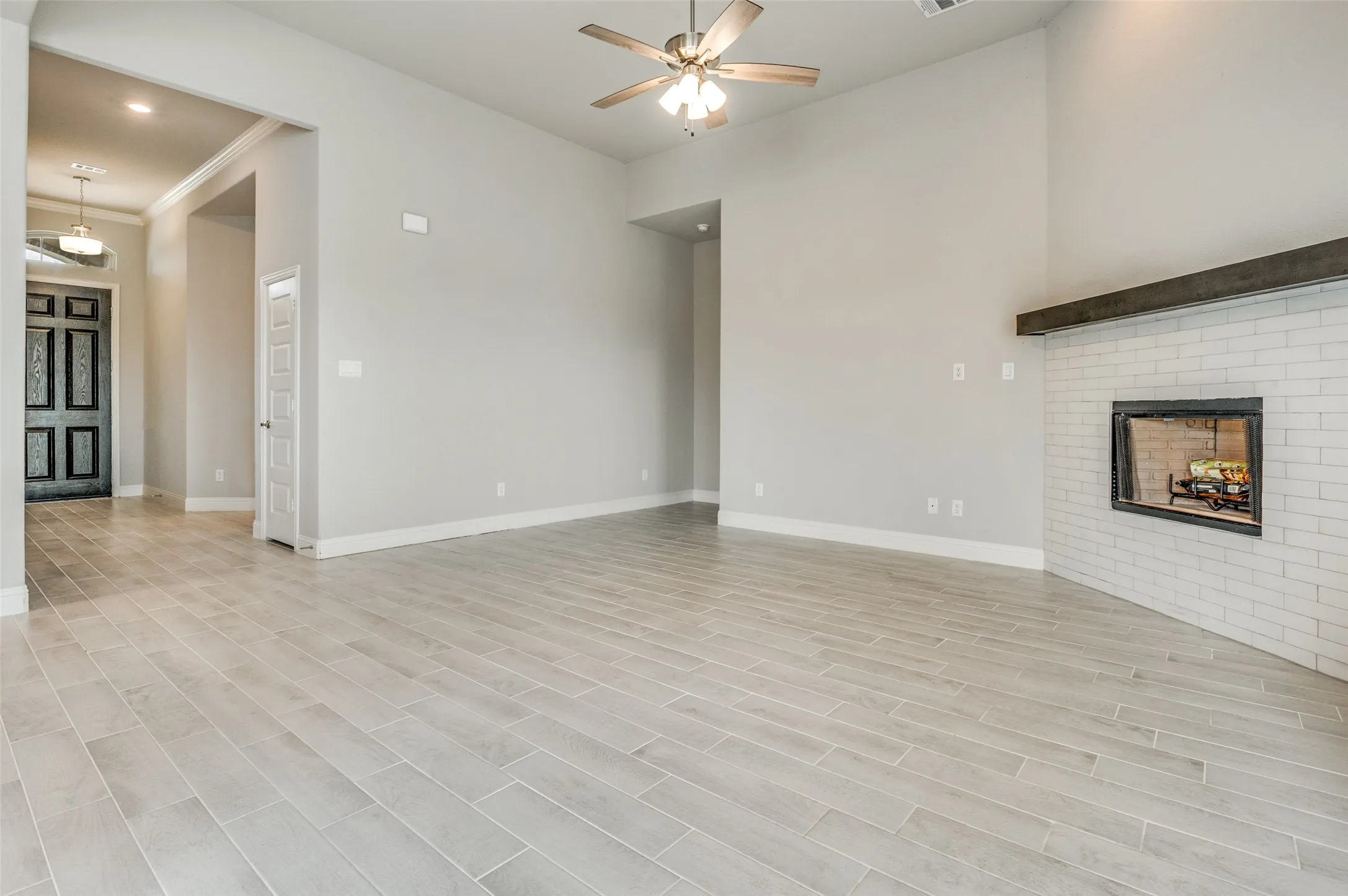 Single Family Residence For Sale in Ellis County , 6206 Horizon Drive, Midlothian, Texas 76065, 4 Bedroom, 2 Bathroom, 2 Garage spaces, 2,176 Sqft, built in 2021, mls#21233870, Real Estate Agent in Midlothian, Homes For Sale in Ellis county, Homes For Sale in Midlothian, Realtor in Midlothian Texas, Real Estate Brokerage Independent Realty Texas, Luminita Cordes Realtor