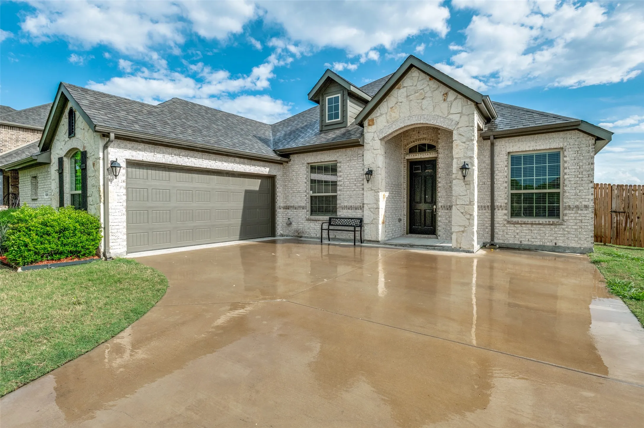 Single Family Residence For Sale in Ellis County , 6206 Horizon Drive, Midlothian, Texas 76065, 4 Bedroom, 2 Bathroom, 2 Garage spaces, 2,176 Sqft, built in 2021, mls#21233870, Real Estate Agent in Midlothian, Homes For Sale in Ellis county, Homes For Sale in Midlothian, Realtor in Midlothian Texas, Real Estate Brokerage Independent Realty Texas, Luminita Cordes Realtor