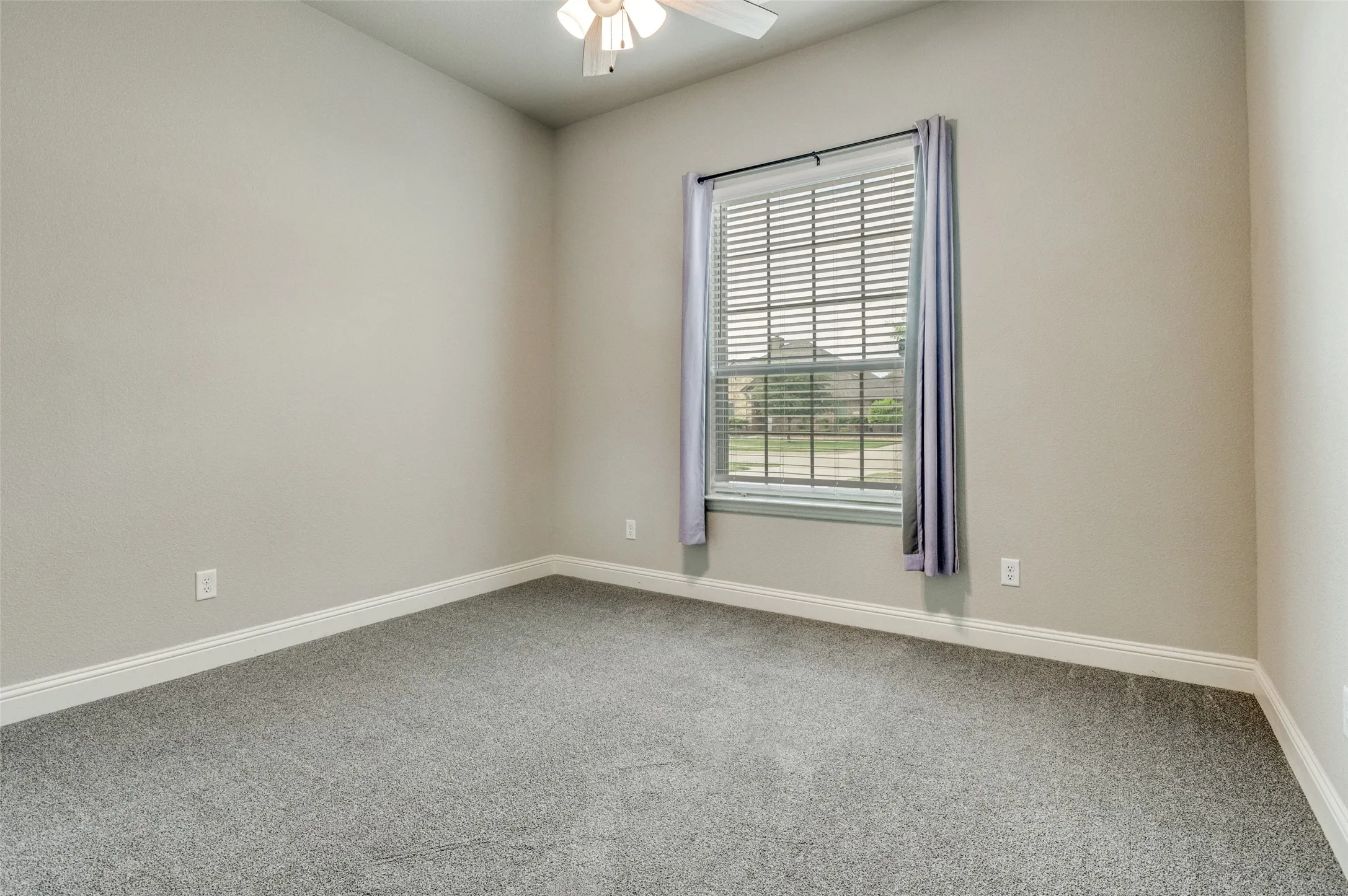 Single Family Residence For Sale in Ellis County , 6206 Horizon Drive, Midlothian, Texas 76065, 4 Bedroom, 2 Bathroom, 2 Garage spaces, 2,176 Sqft, built in 2021, mls#21233870, Real Estate Agent in Midlothian, Homes For Sale in Ellis county, Homes For Sale in Midlothian, Realtor in Midlothian Texas, Real Estate Brokerage Independent Realty Texas, Luminita Cordes Realtor