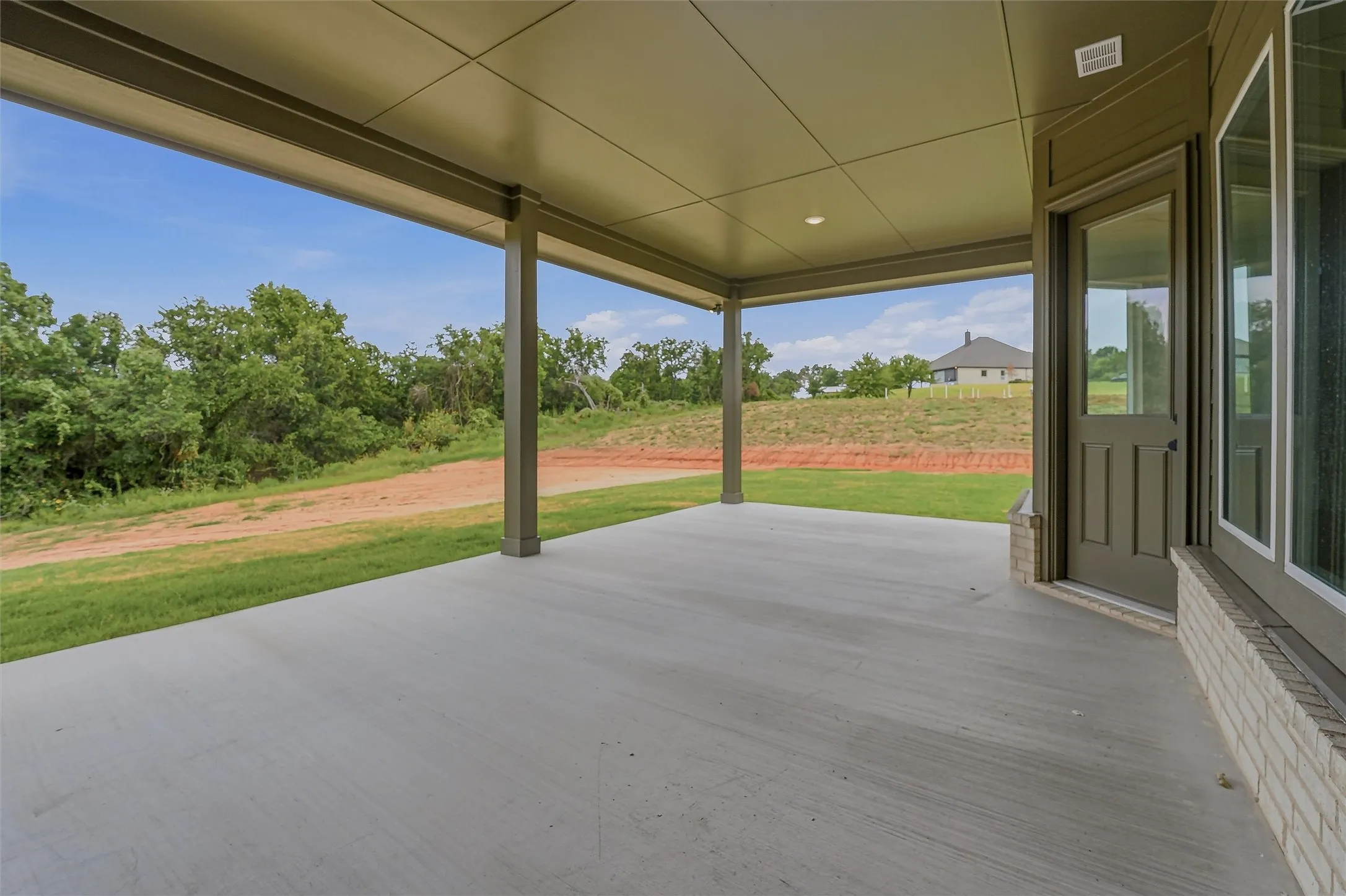 Expansive covered patio featuring a concrete surface and recessed lighting