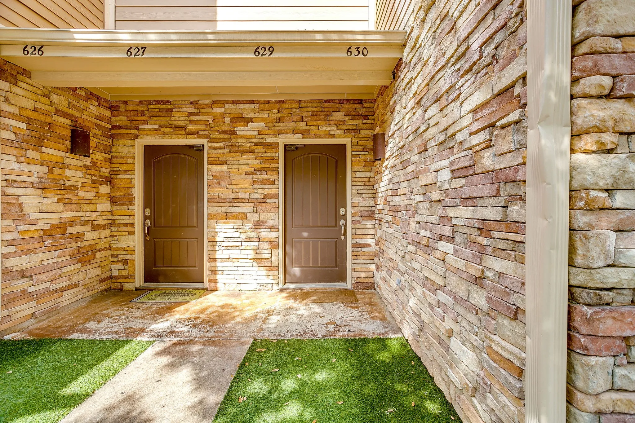 Condominium For Sale in Mc Lennan County , 2410 S 2nd Street 629, Waco, Texas 76706, 3 Bedroom, 2 Bathroom, 1 Garage spaces, 1,101 Sqft, built in 2006, Preowned, mls#21231907, Real Estate Agent in Waco, Homes For Sale in Mc Lennan county, Homes For Sale in Waco, Realtor in Waco Texas, Real Estate Brokerage Independent Realty Texas, Luminita Cordes Realtor