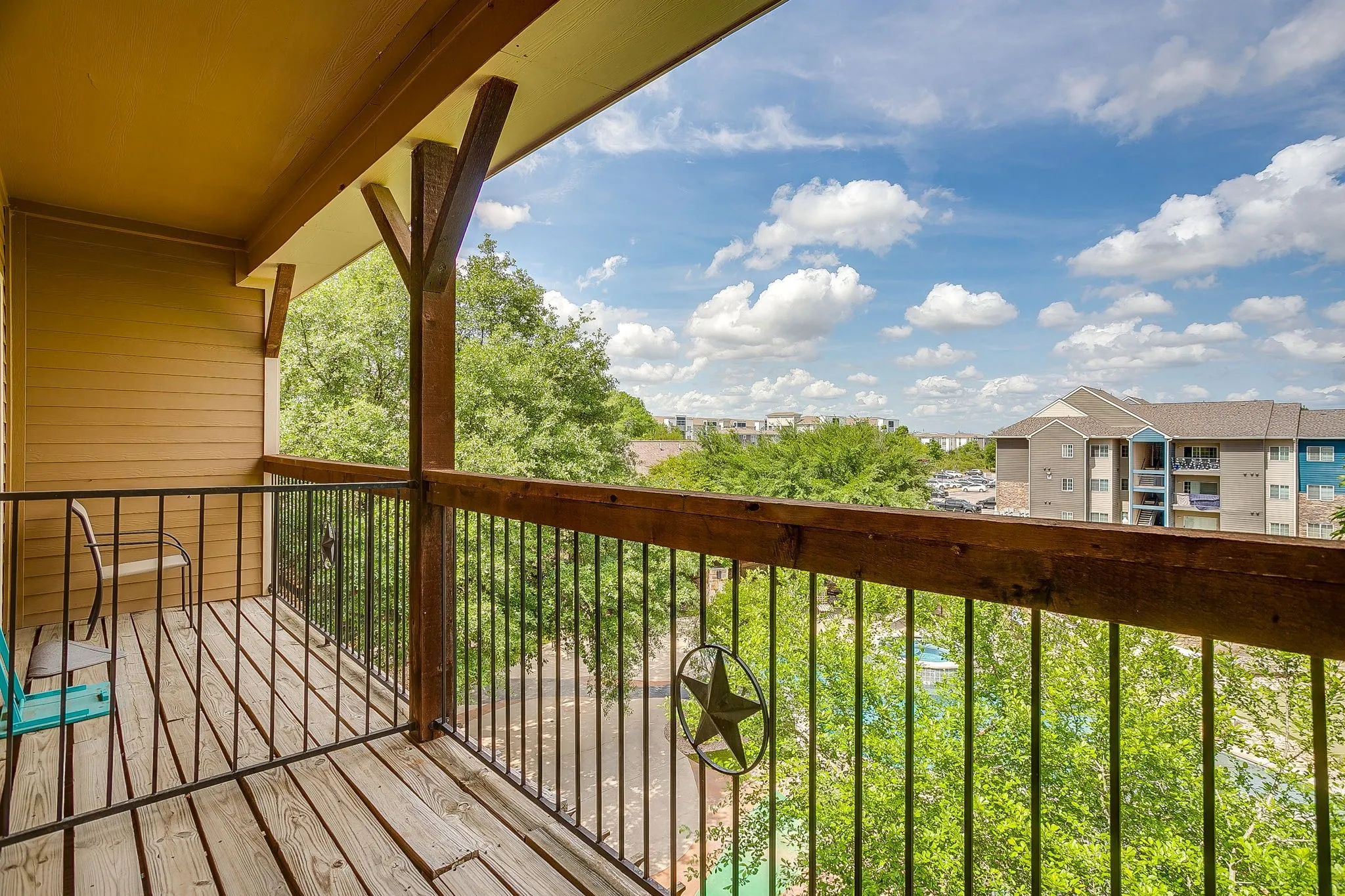Condominium For Sale in Mc Lennan County , 2410 S 2nd Street 629, Waco, Texas 76706, 3 Bedroom, 2 Bathroom, 1 Garage spaces, 1,101 Sqft, built in 2006, Preowned, mls#21231907, Real Estate Agent in Waco, Homes For Sale in Mc Lennan county, Homes For Sale in Waco, Realtor in Waco Texas, Real Estate Brokerage Independent Realty Texas, Luminita Cordes Realtor
