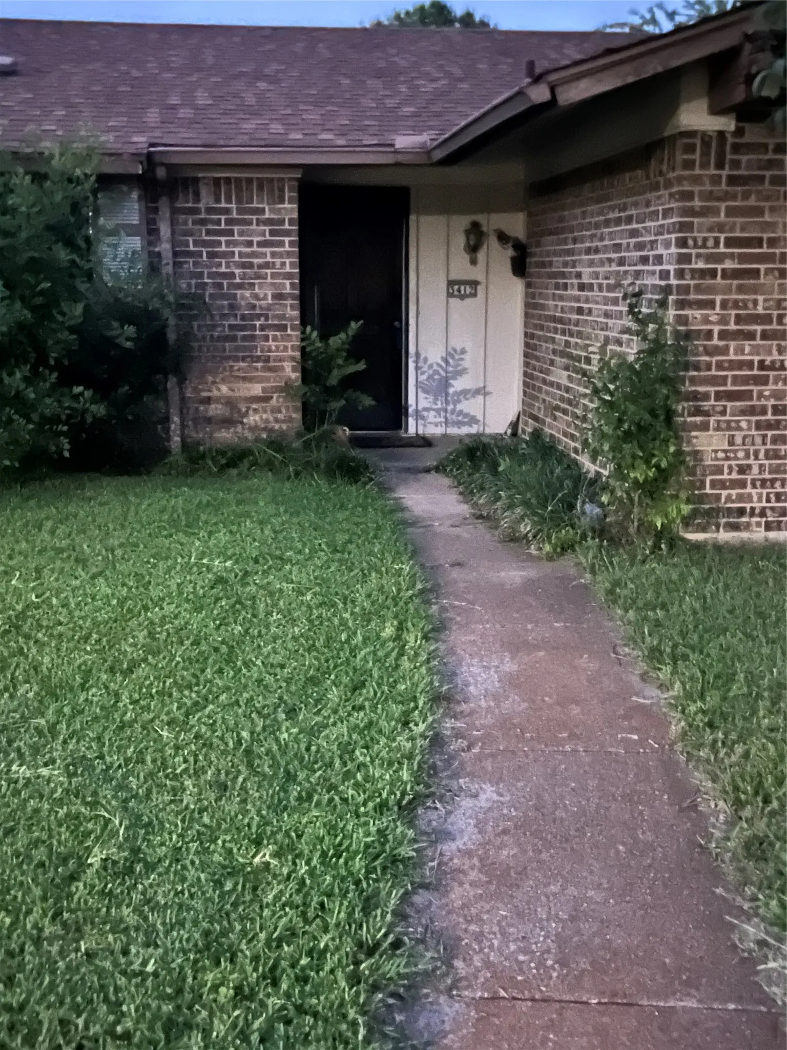 Single Family Residence For Sale in Dallas County , 3412 Park Run Drive, Mesquite, Texas 75150, 3 Bedroom, 2 Bathroom, Garage spaces, 1,515 Sqft, built in 1970, Price $220,000, mls#21237518, Real Estate Agent in Mesquite, Homes For Sale in Dallas county, Homes For Sale in Mesquite, Realtor in Mesquite Texas, Real Estate Brokerage Independent Realty Texas, Luminita Cordes Realtor