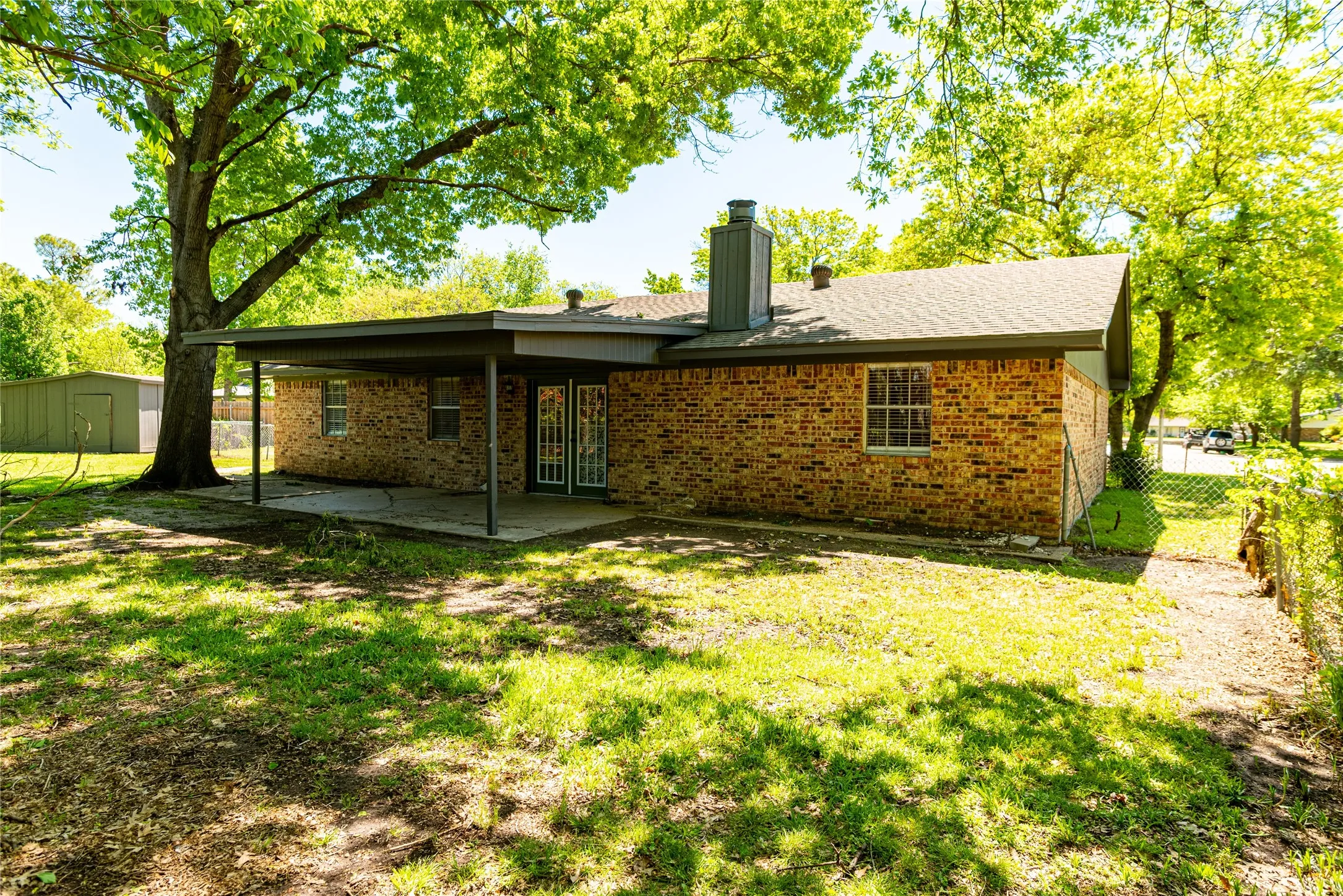 Single Family Residence For Sale in Cooke County , 12 Brookhollow Circle, Gainesville, Texas 76240, 3 Bedroom, 2 Bathroom, 2 Garage spaces, 1,592 Sqft, built in 1974, mls#21234080, Real Estate Agent in Gainesville, Homes For Sale in Cooke county, Homes For Sale in Gainesville, Realtor in Gainesville Texas, Real Estate Brokerage Independent Realty Texas, Luminita Cordes Realtor
